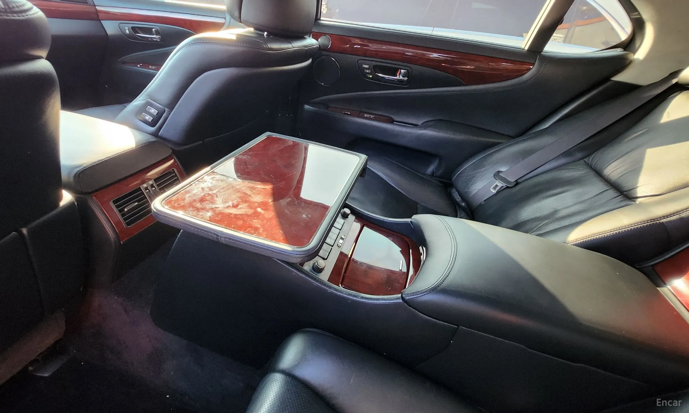 Lexus LS600hL превью 18