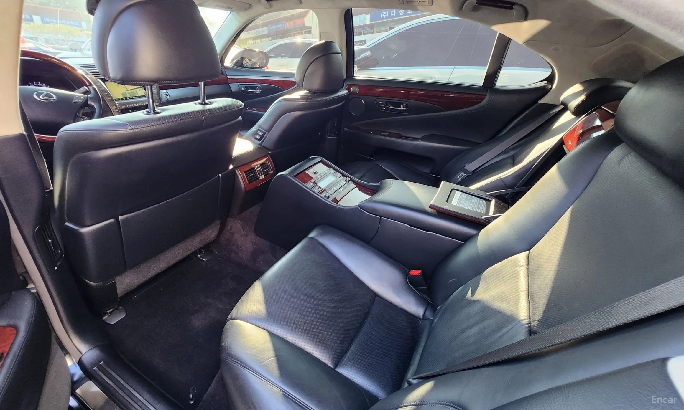 Lexus LS600hL превью 19