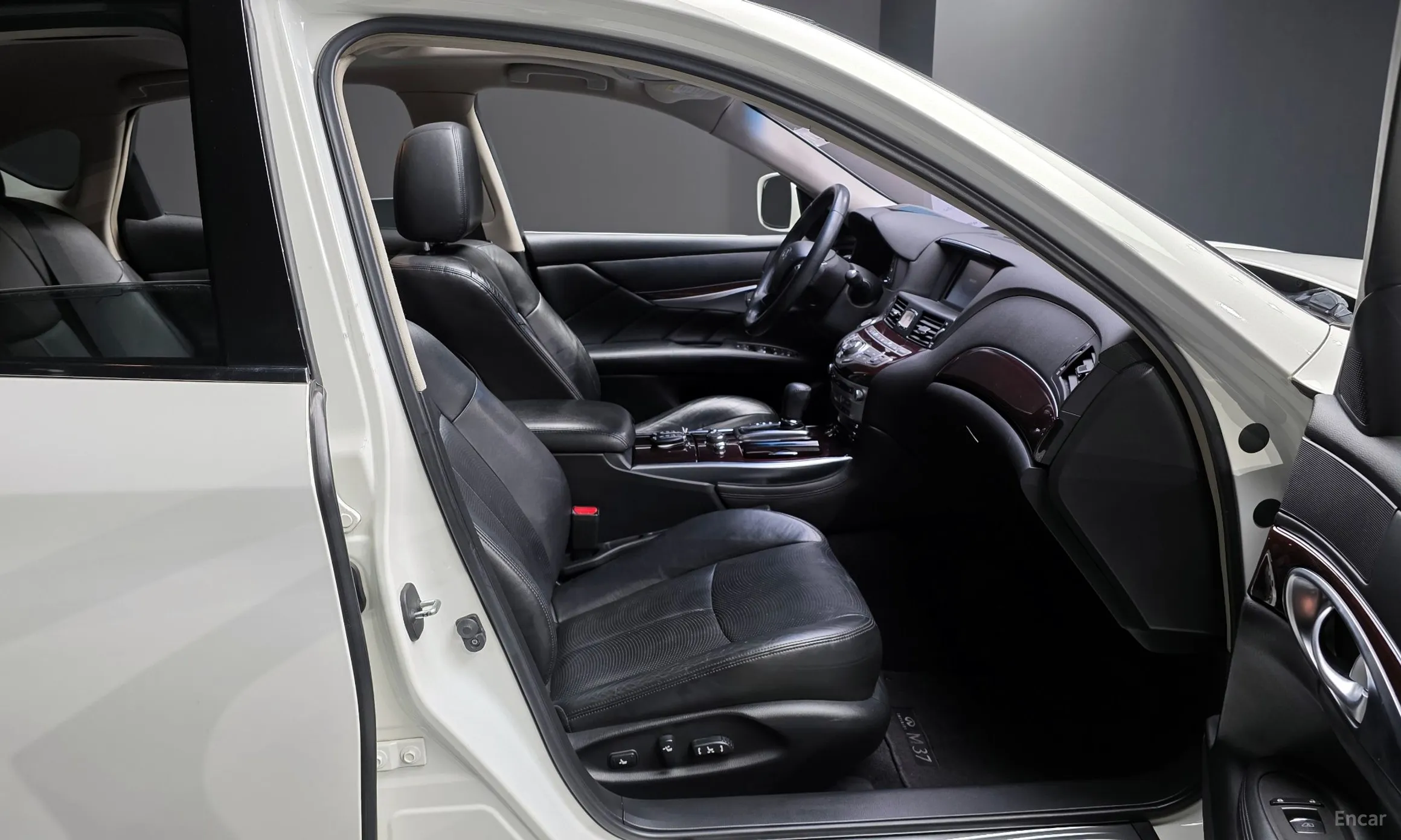 Infiniti M37 превью 10