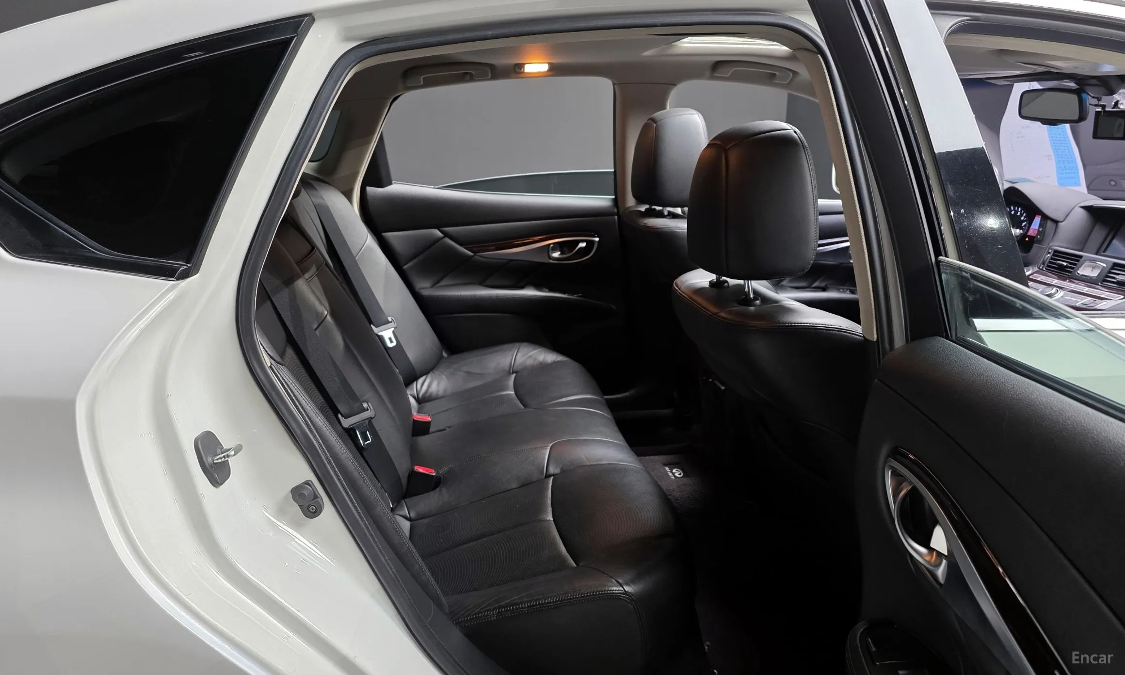 Infiniti M37 превью 12