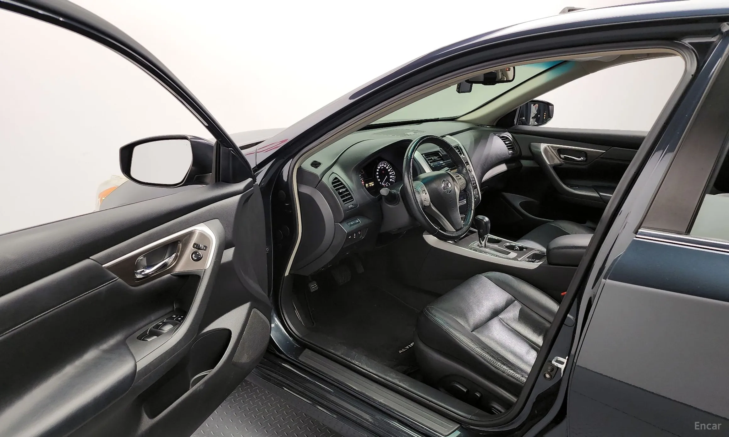 Nissan Altima превью 10