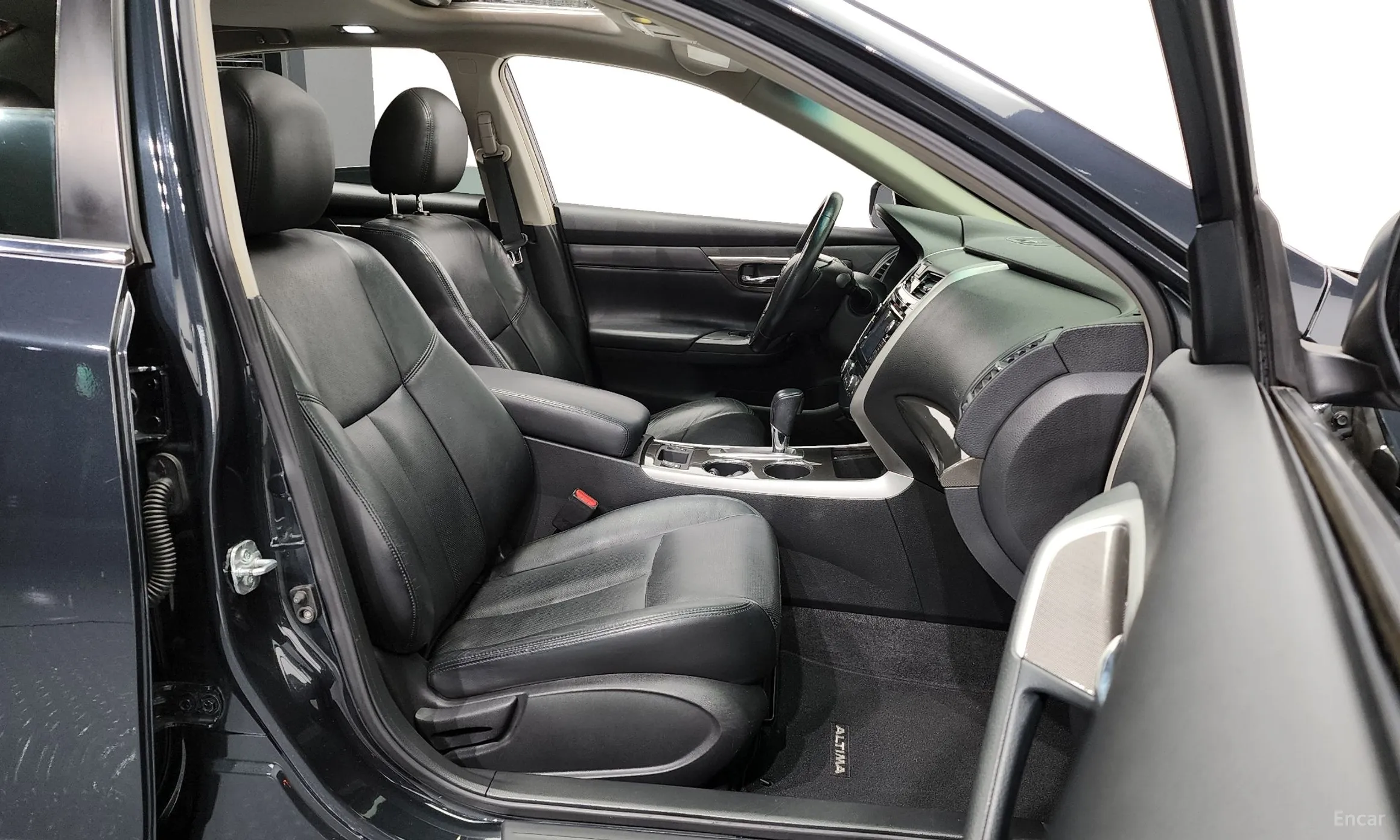Nissan Altima превью 11