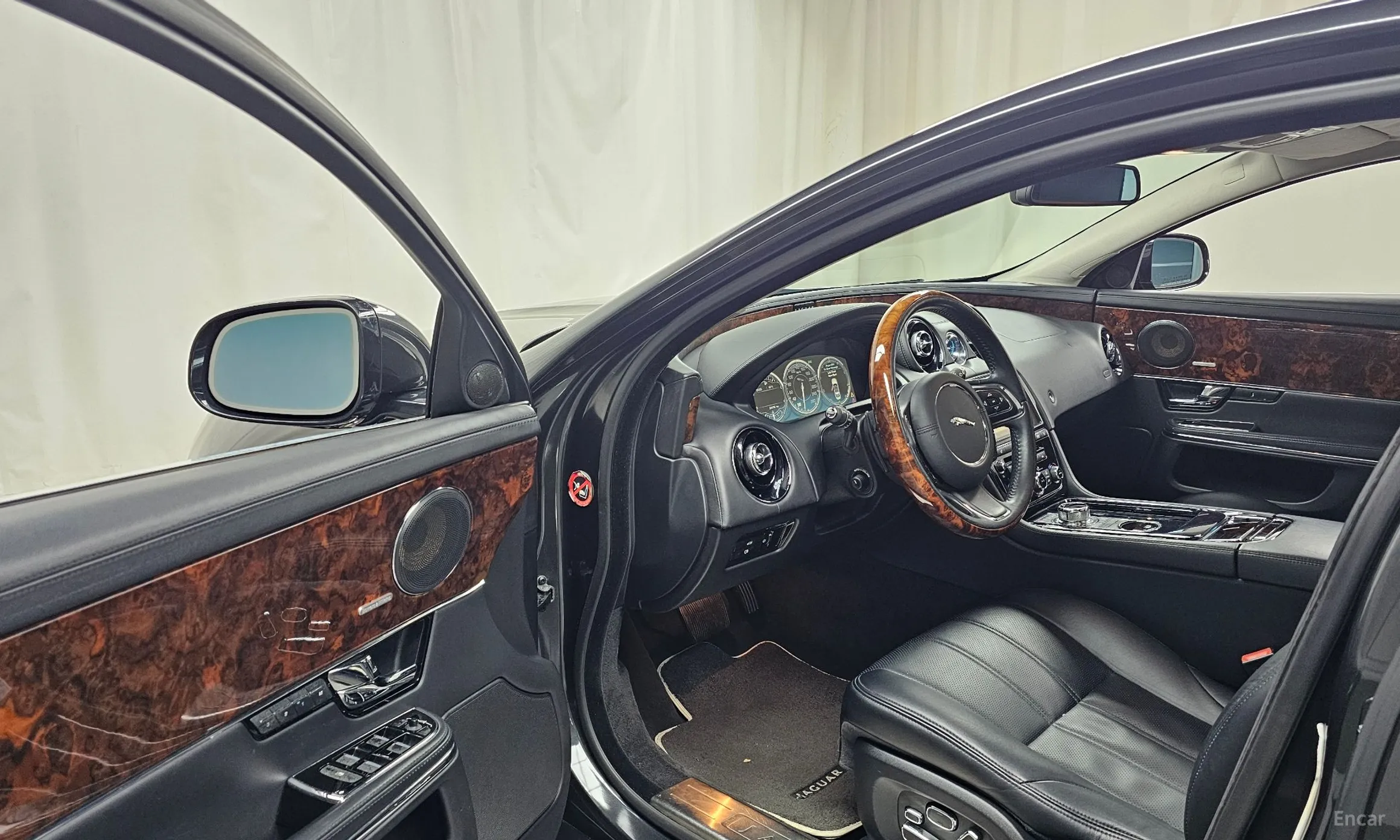 Jaguar All New XJ превью 10