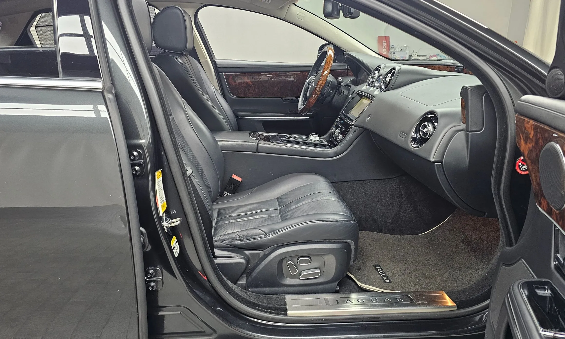 Jaguar All New XJ превью 11