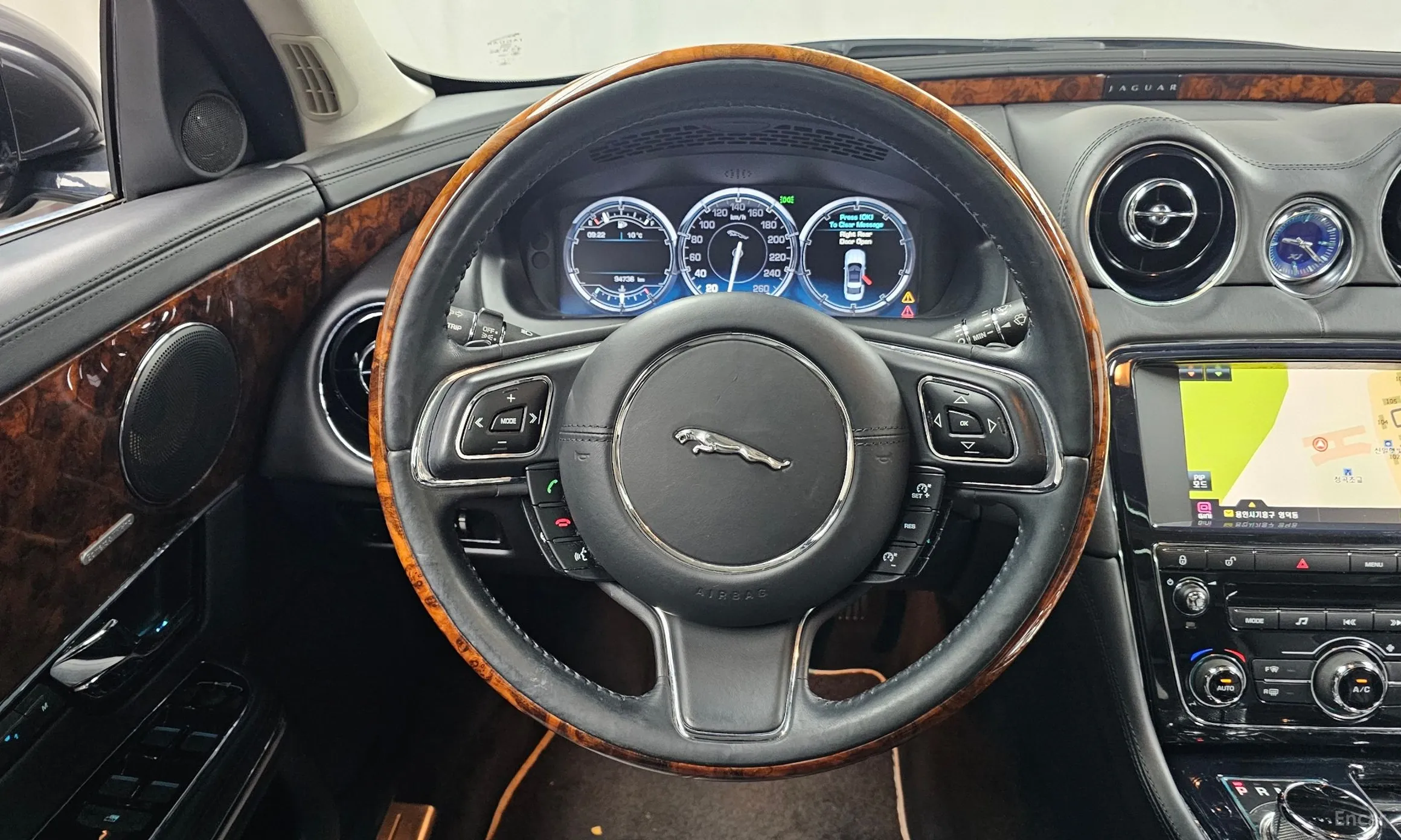 Jaguar All New XJ превью 13