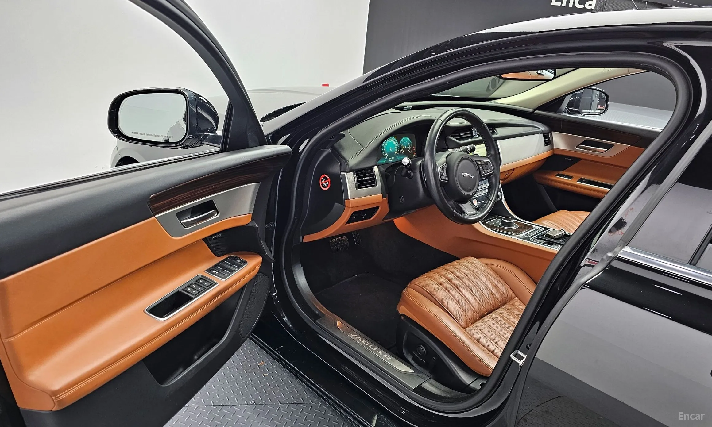 Jaguar XF (x260) превью 11
