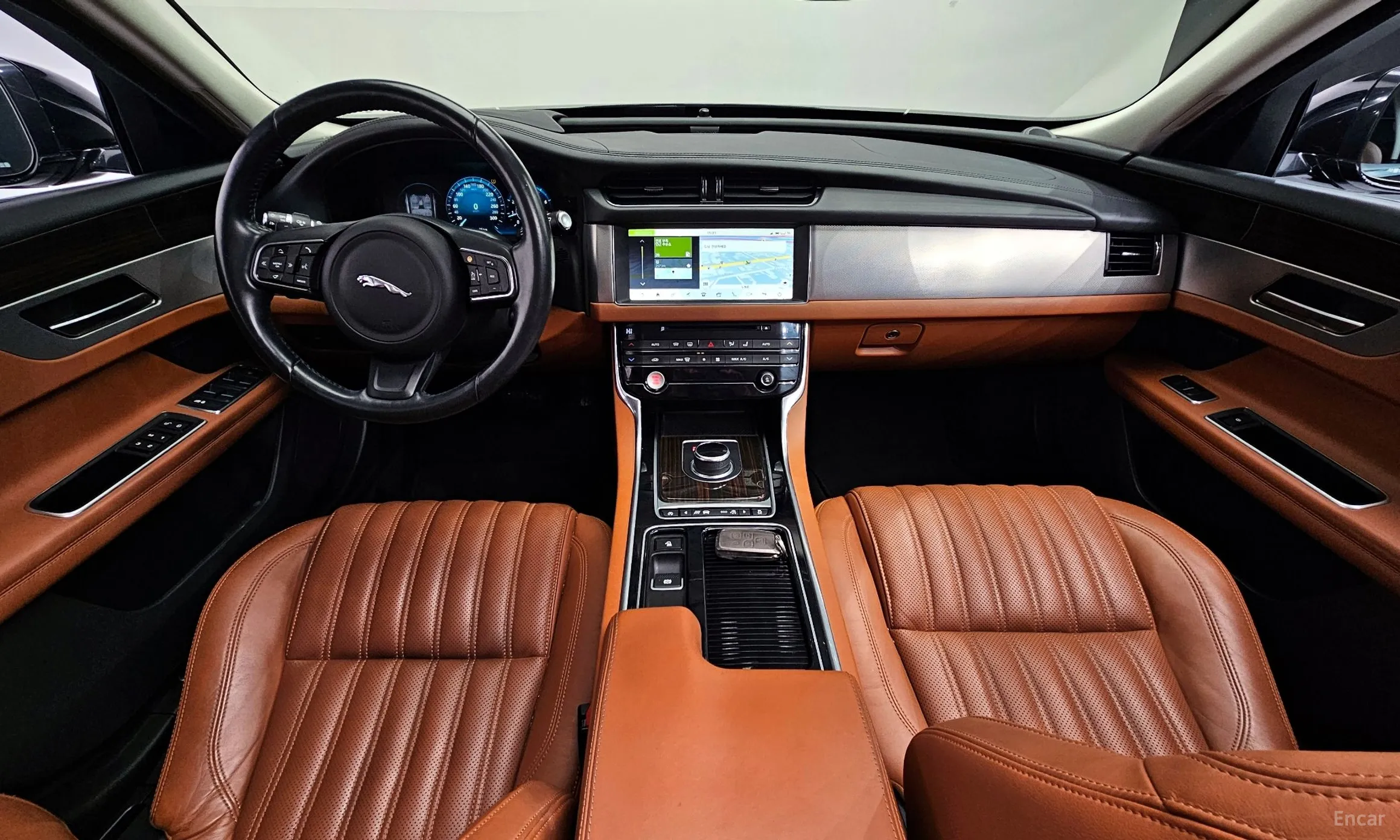 Jaguar XF (x260) превью 7