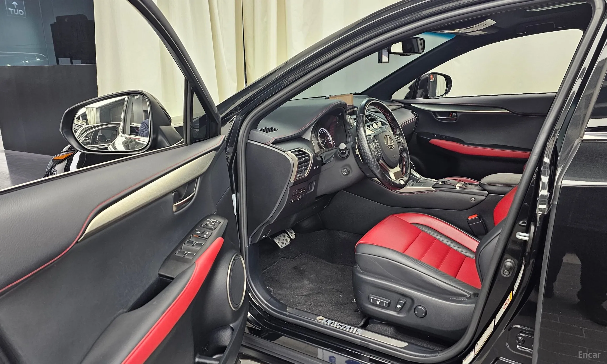Lexus NX300 превью 10
