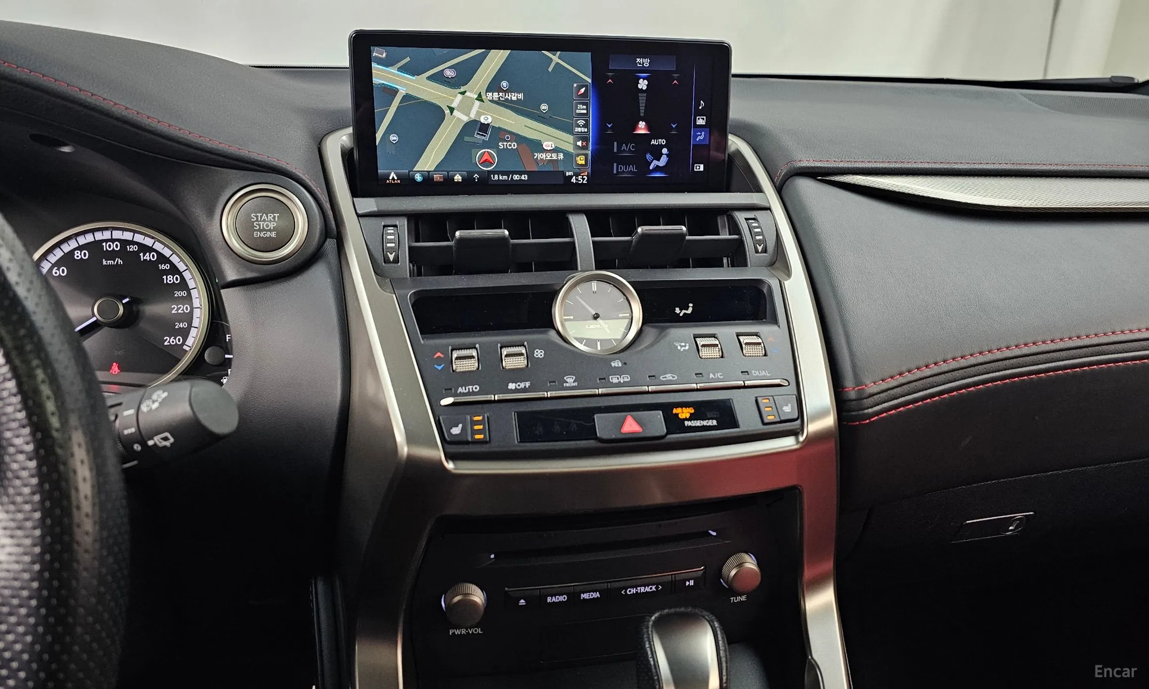 Lexus NX300 превью 14