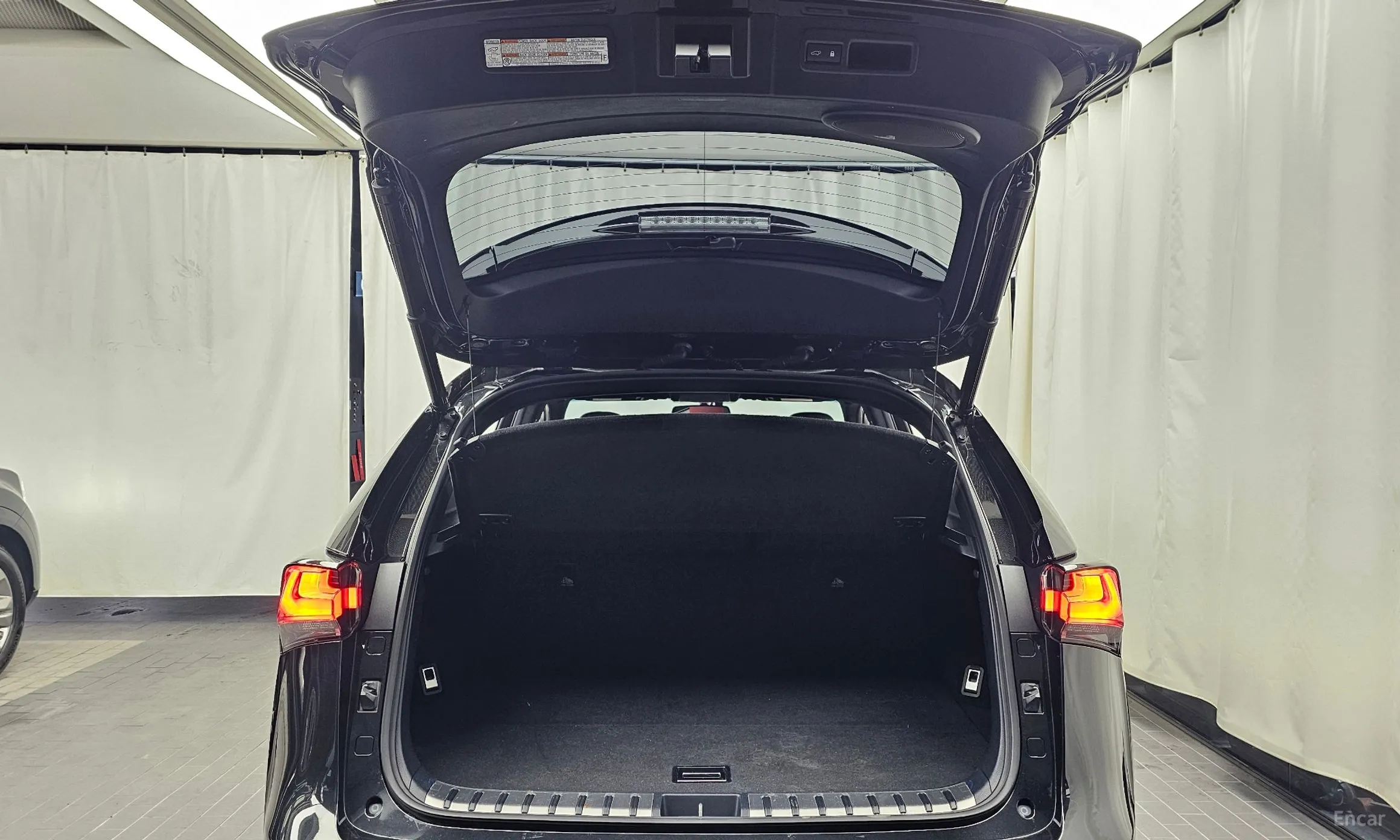 Lexus NX300 превью 20
