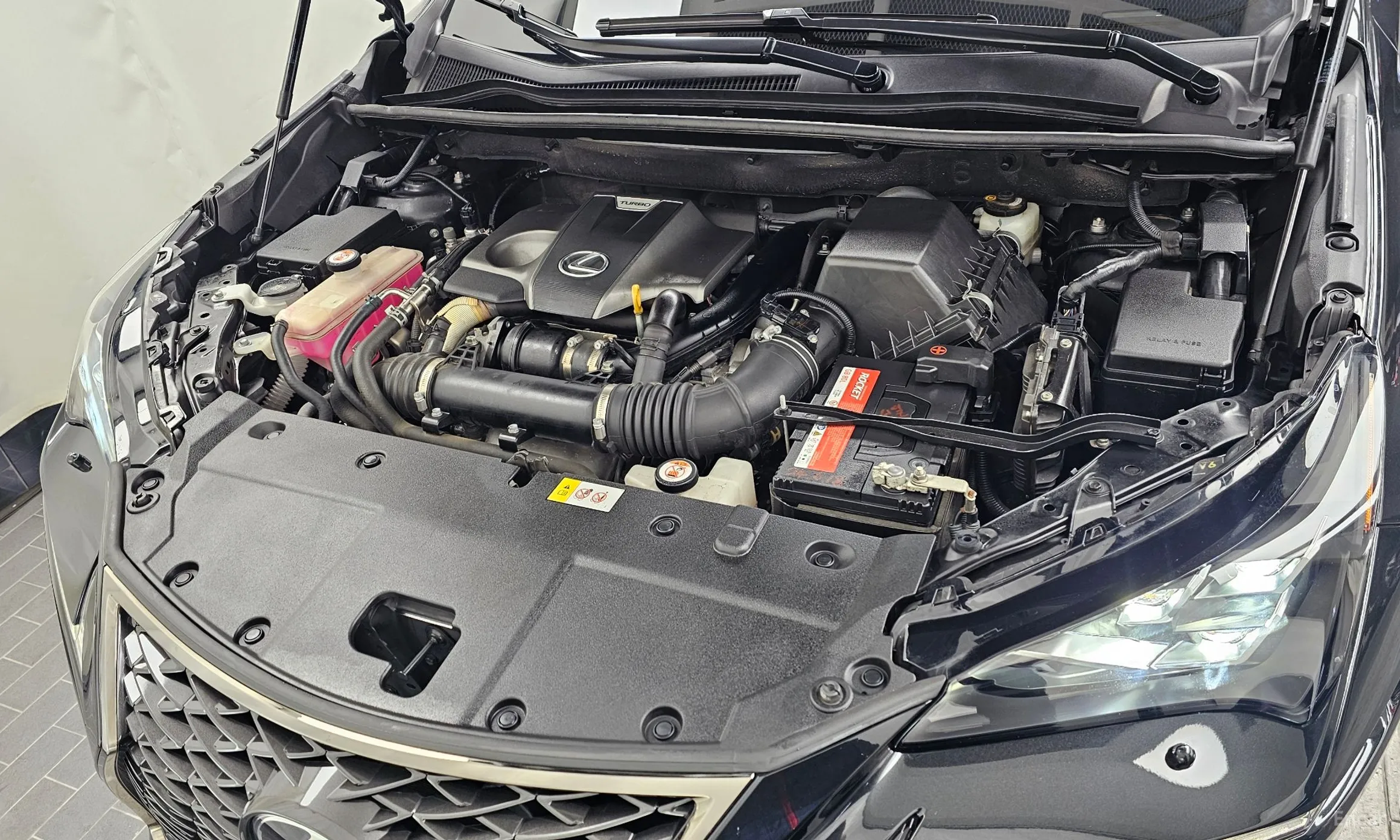 Lexus NX300 превью 6