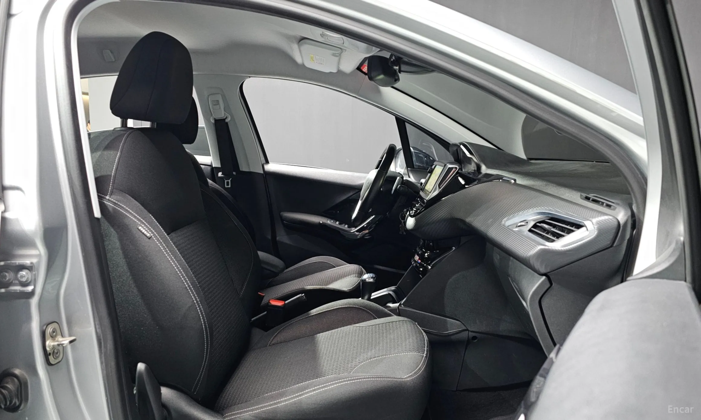 Peugeot 208 превью 11