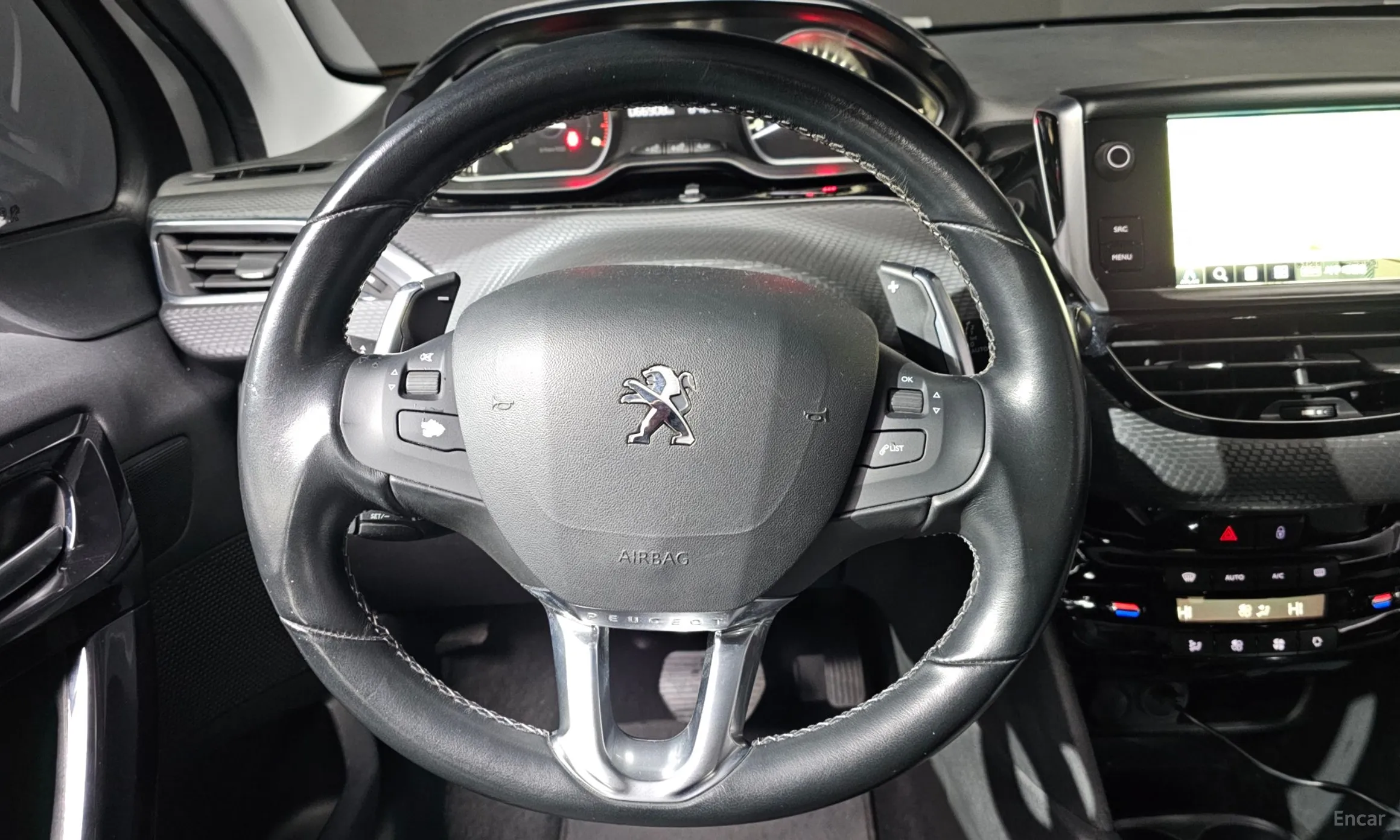 Peugeot 208 превью 14