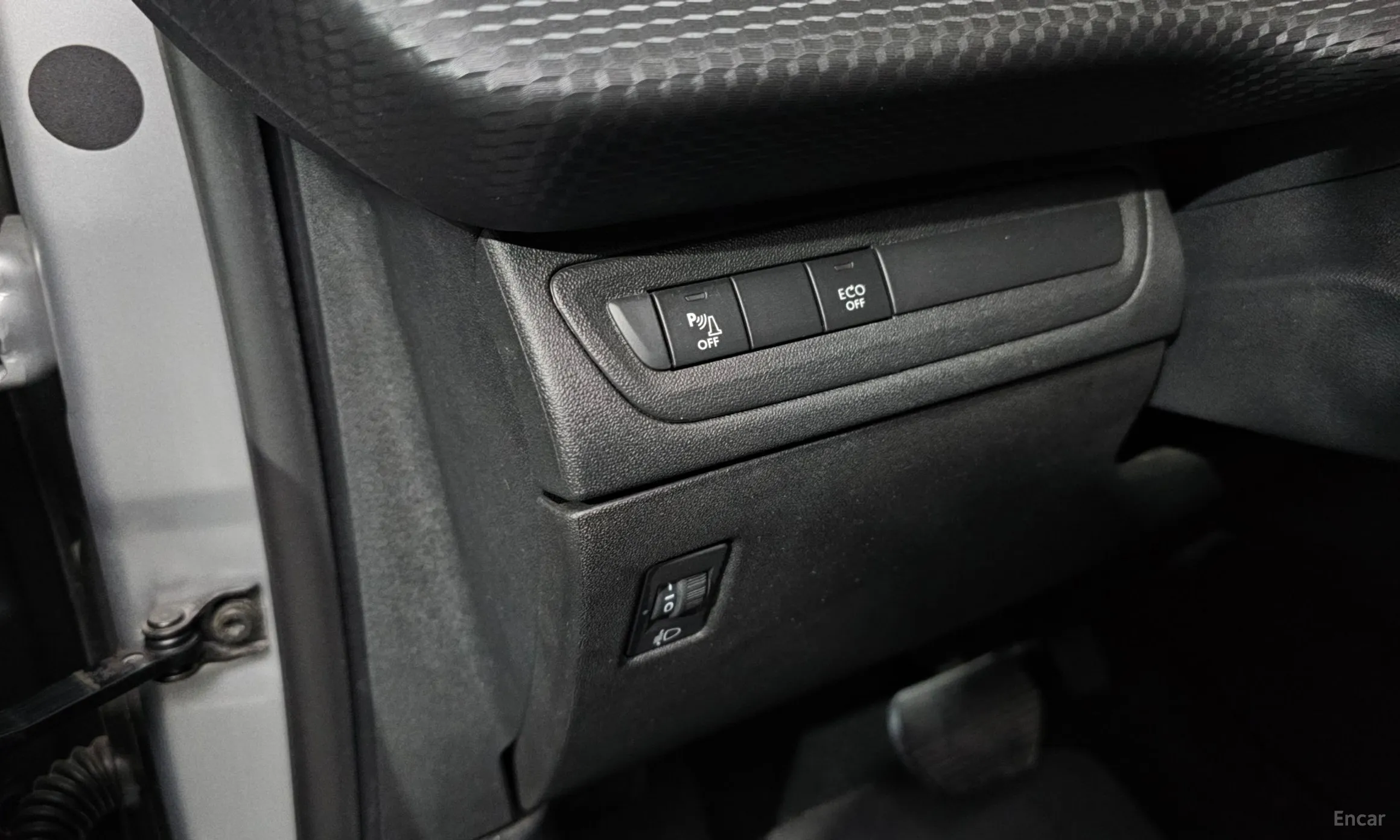 Peugeot 208 превью 18