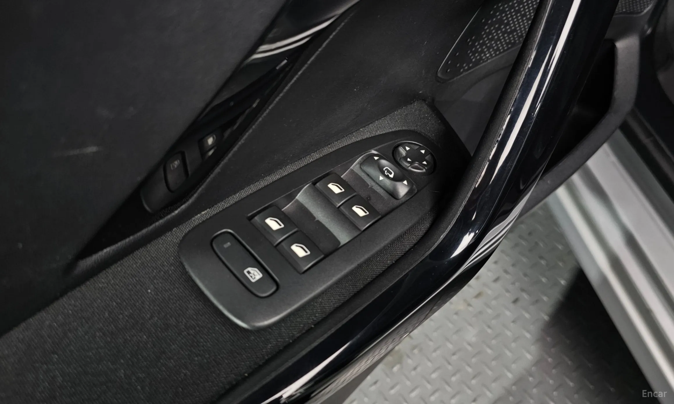 Peugeot 208 превью 19