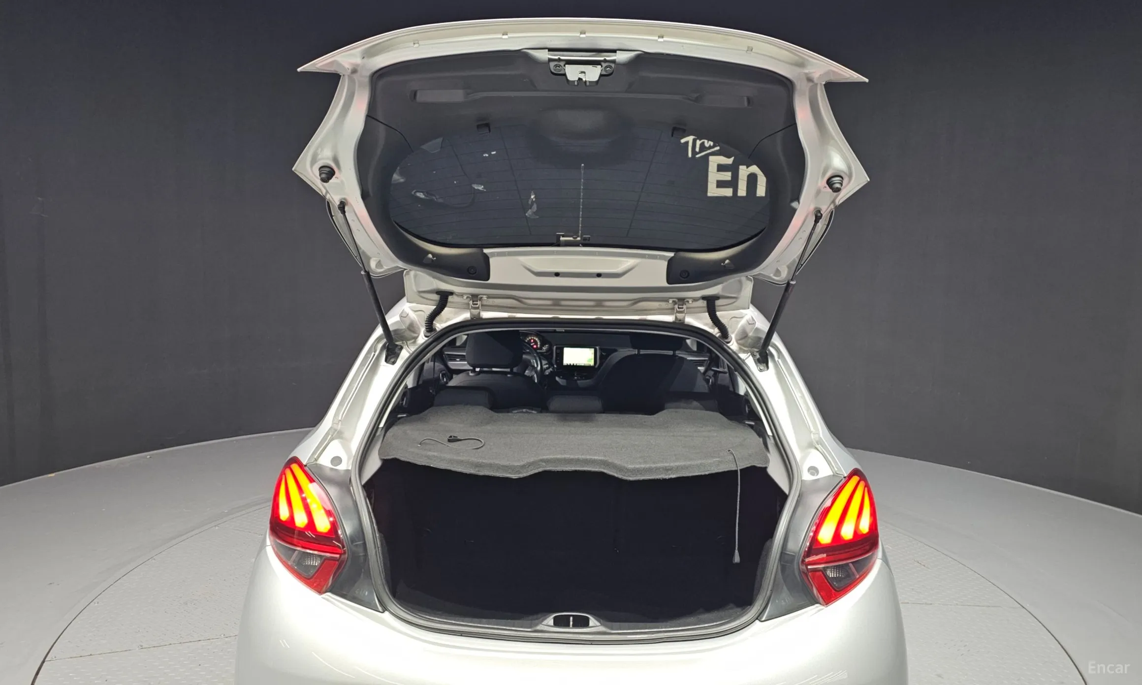 Peugeot 208 превью 20