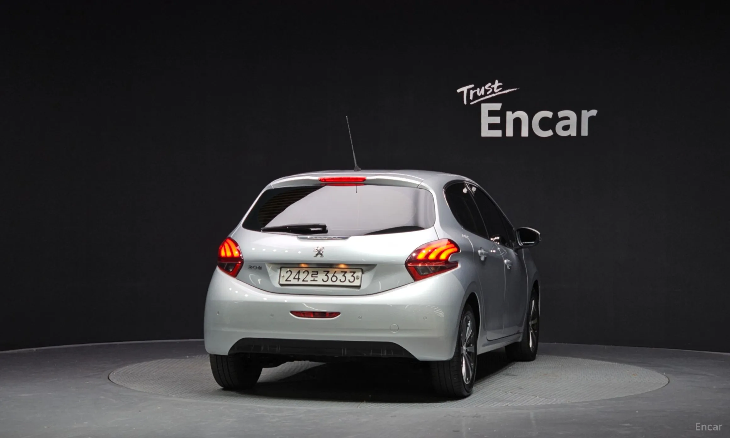 Peugeot 208 превью 4