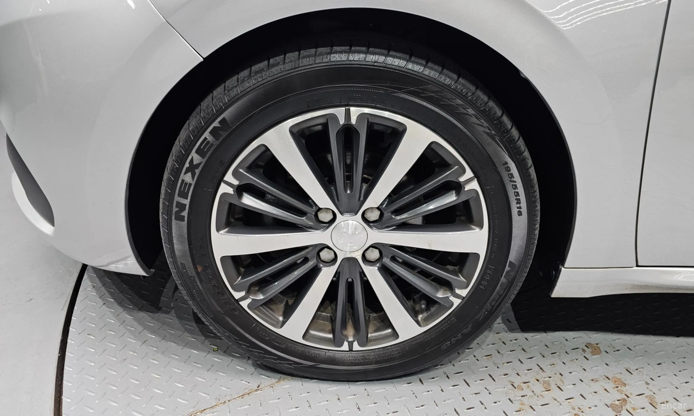 Peugeot 208 превью 5