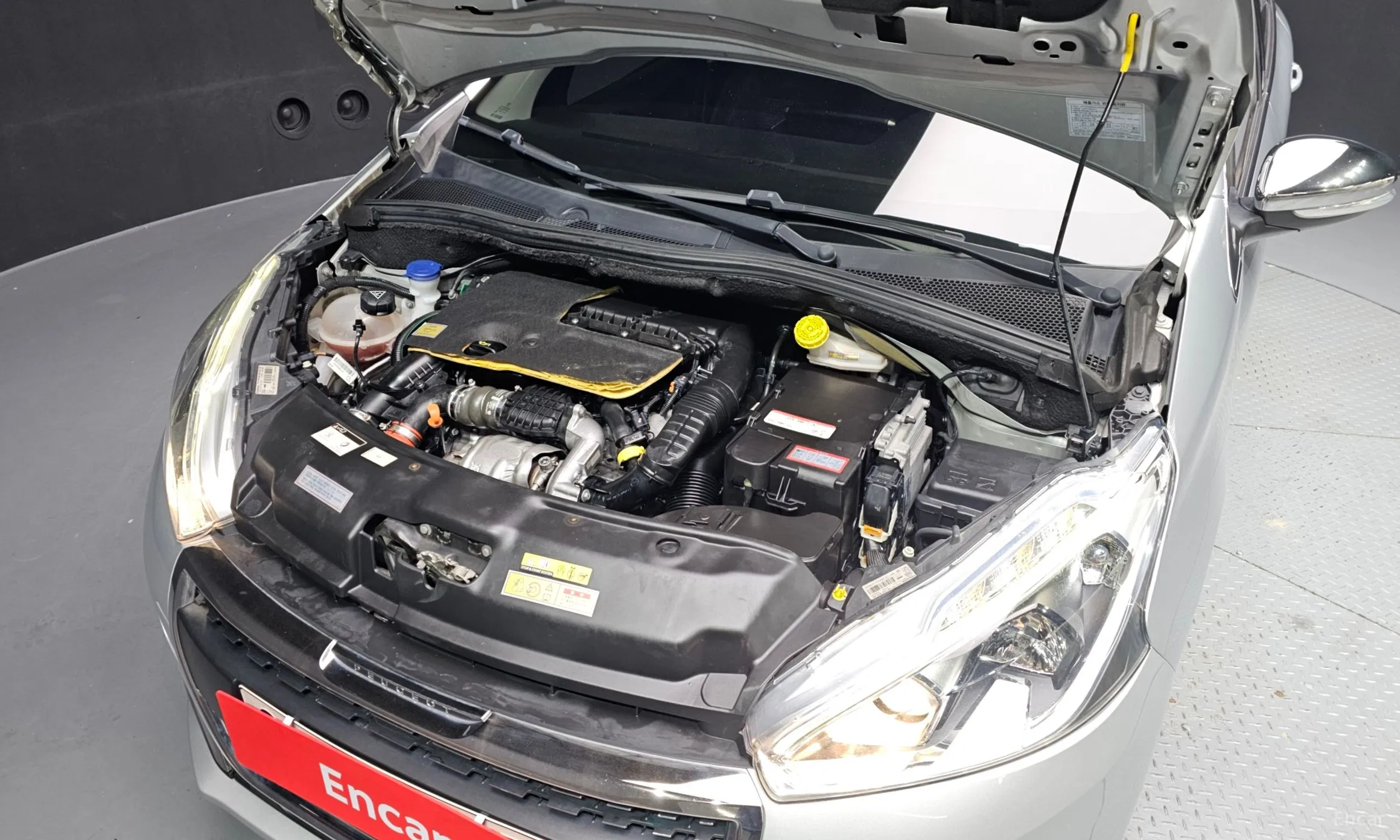 Peugeot 208 превью 6