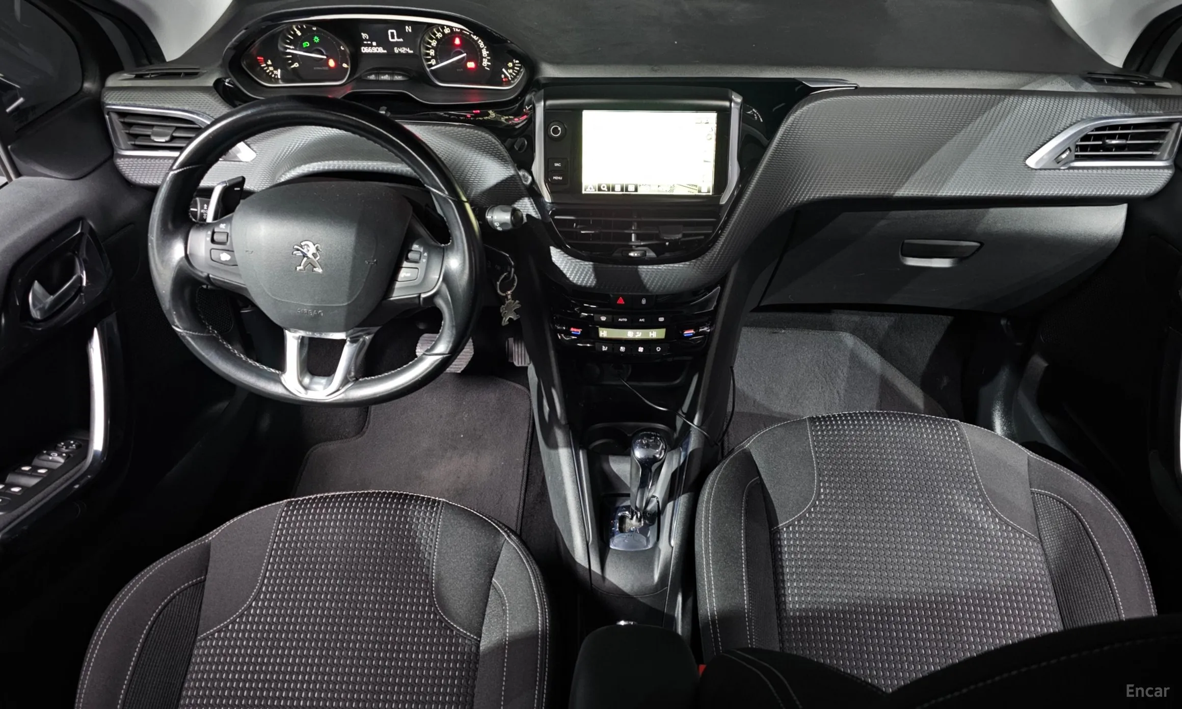 Peugeot 208 превью 7