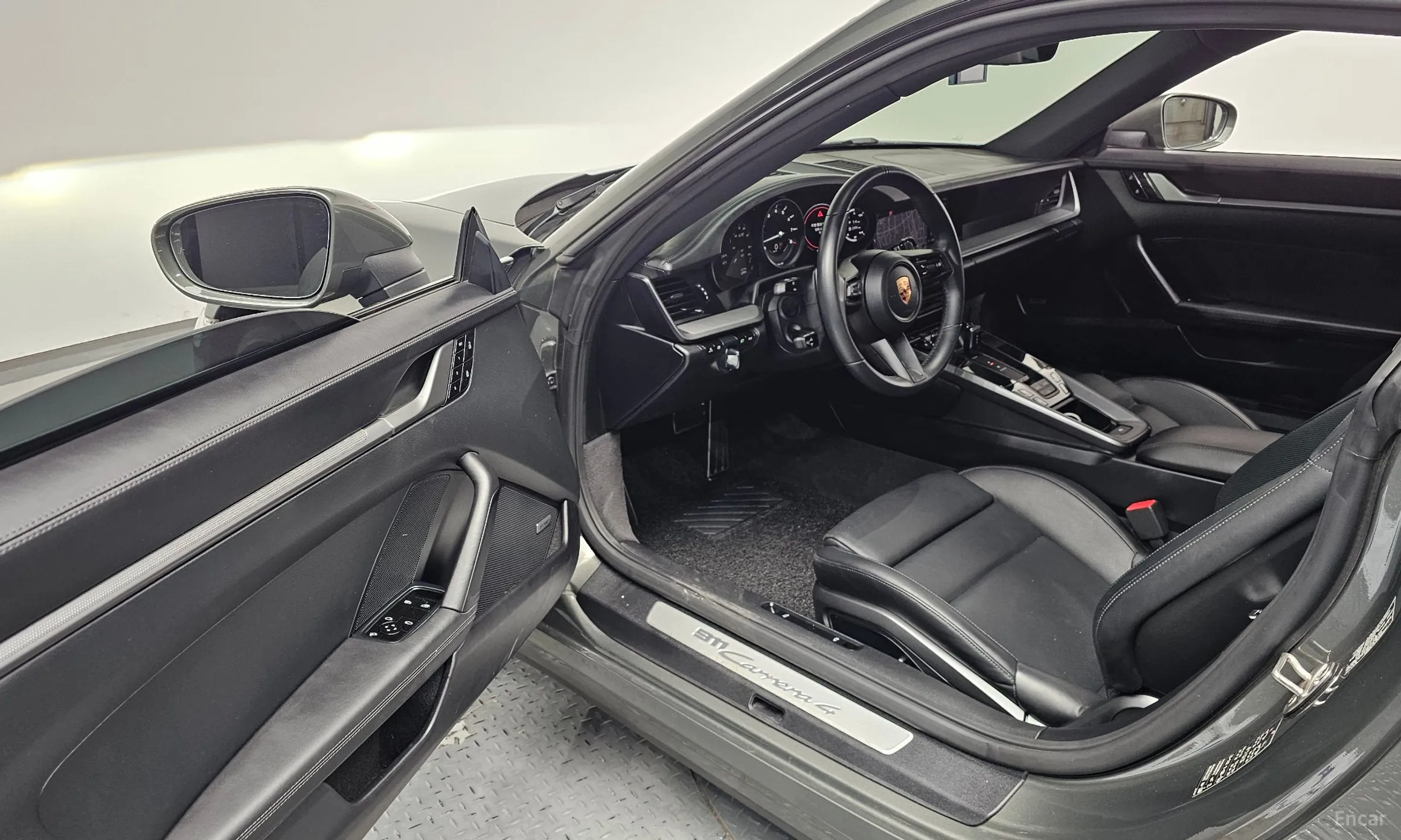 Porsche 911 (992) превью 11