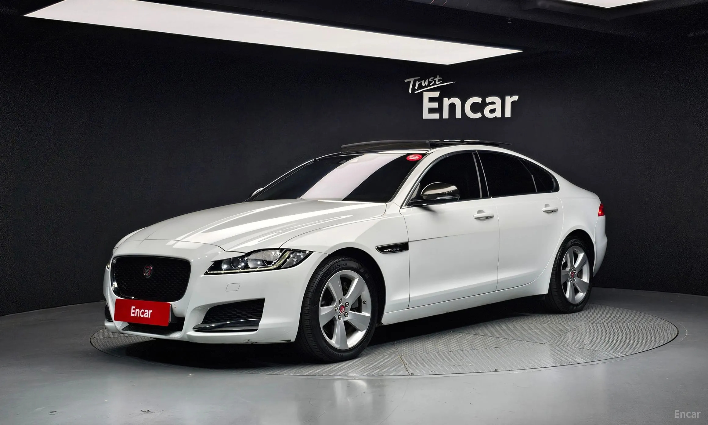 Jaguar XF (x260)