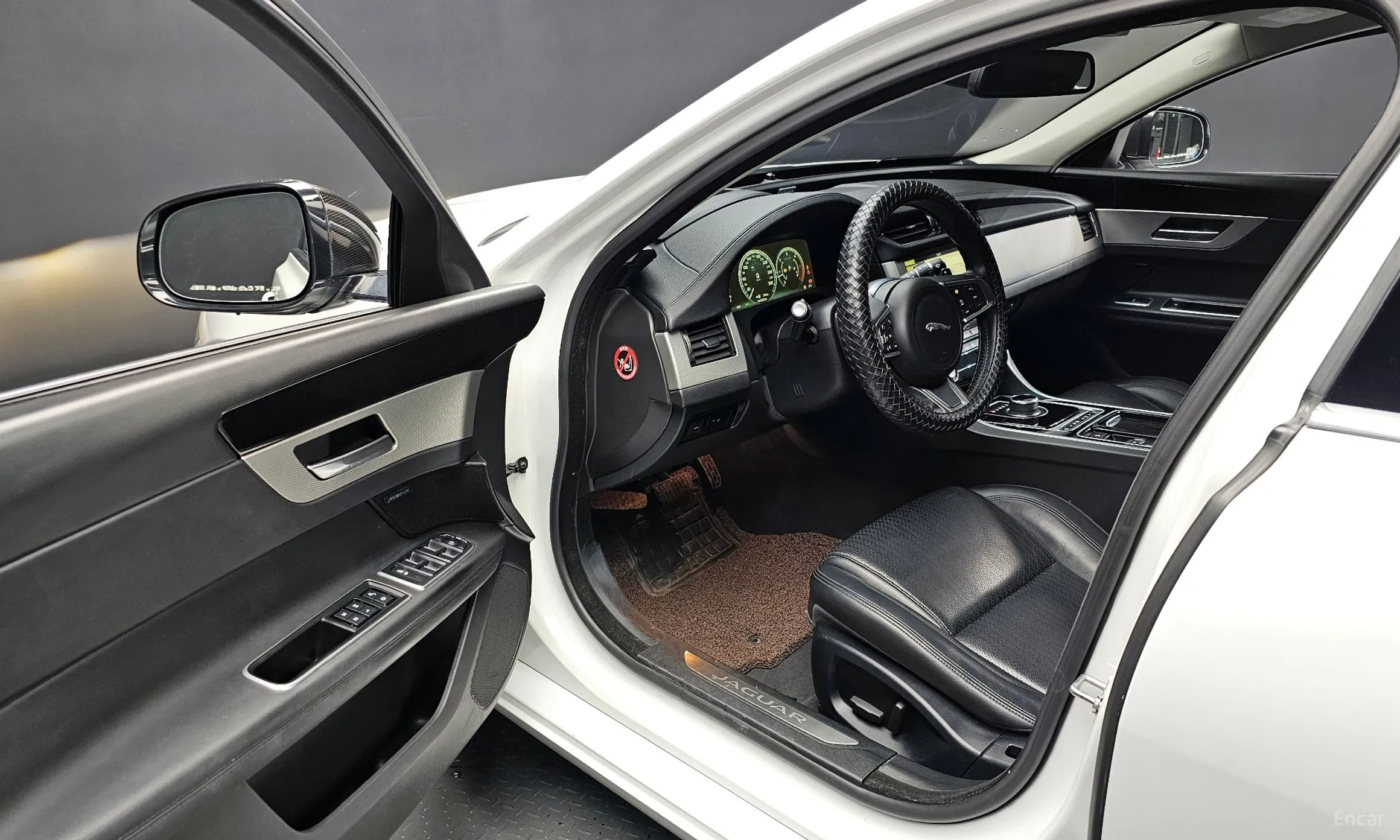 Jaguar XF (x260) превью 11