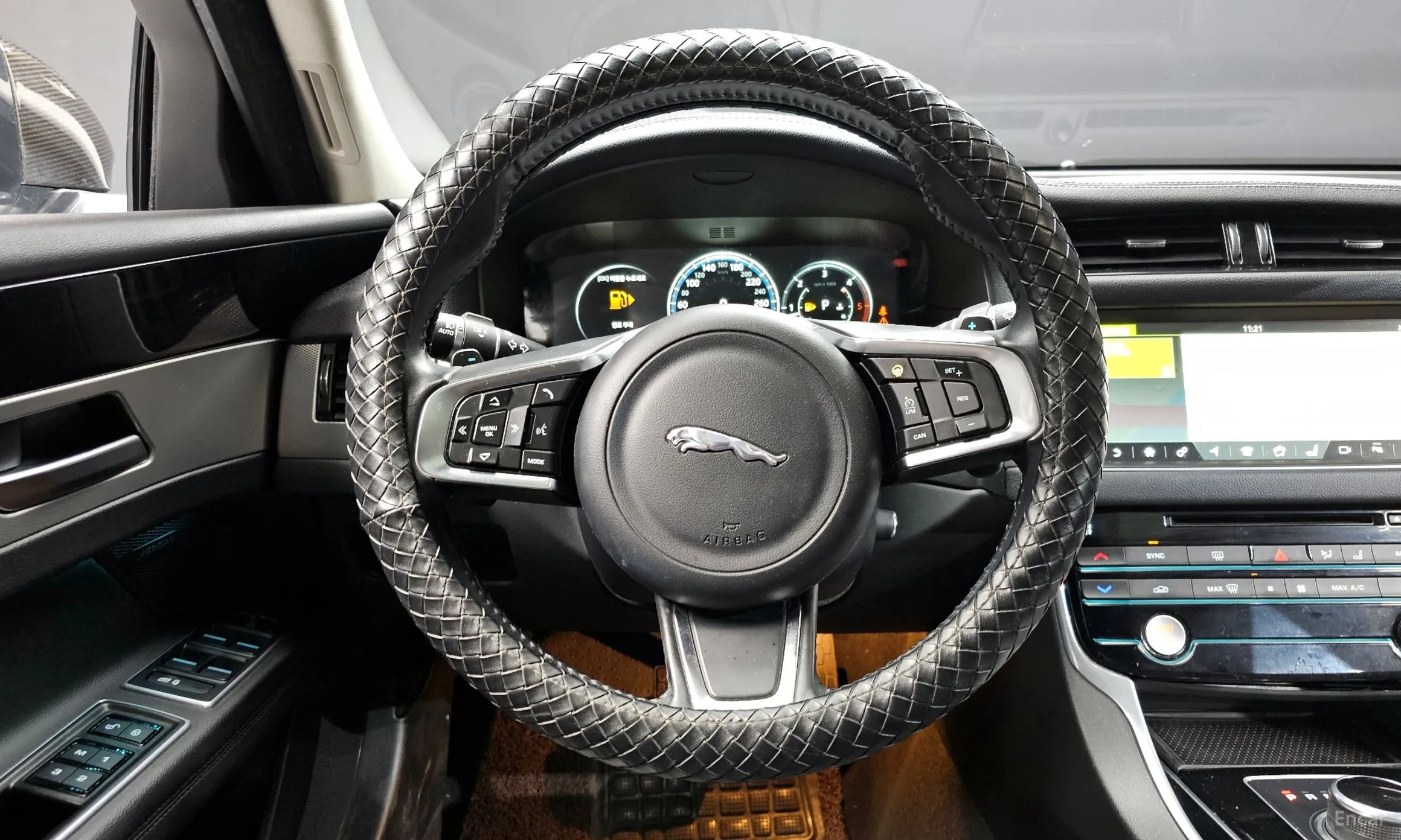 Jaguar XF (x260) превью 13