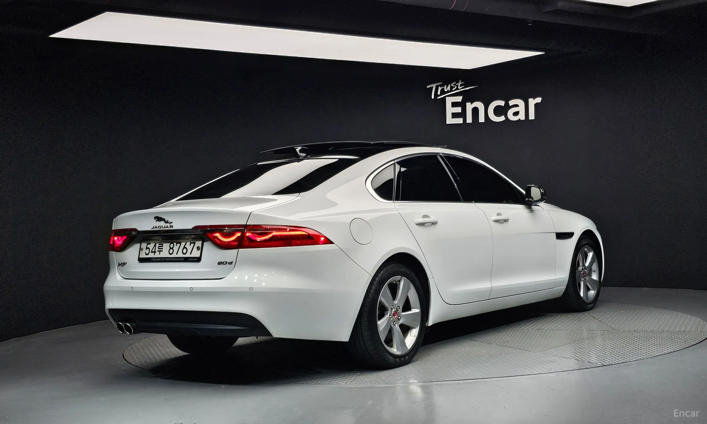 Jaguar XF (x260)