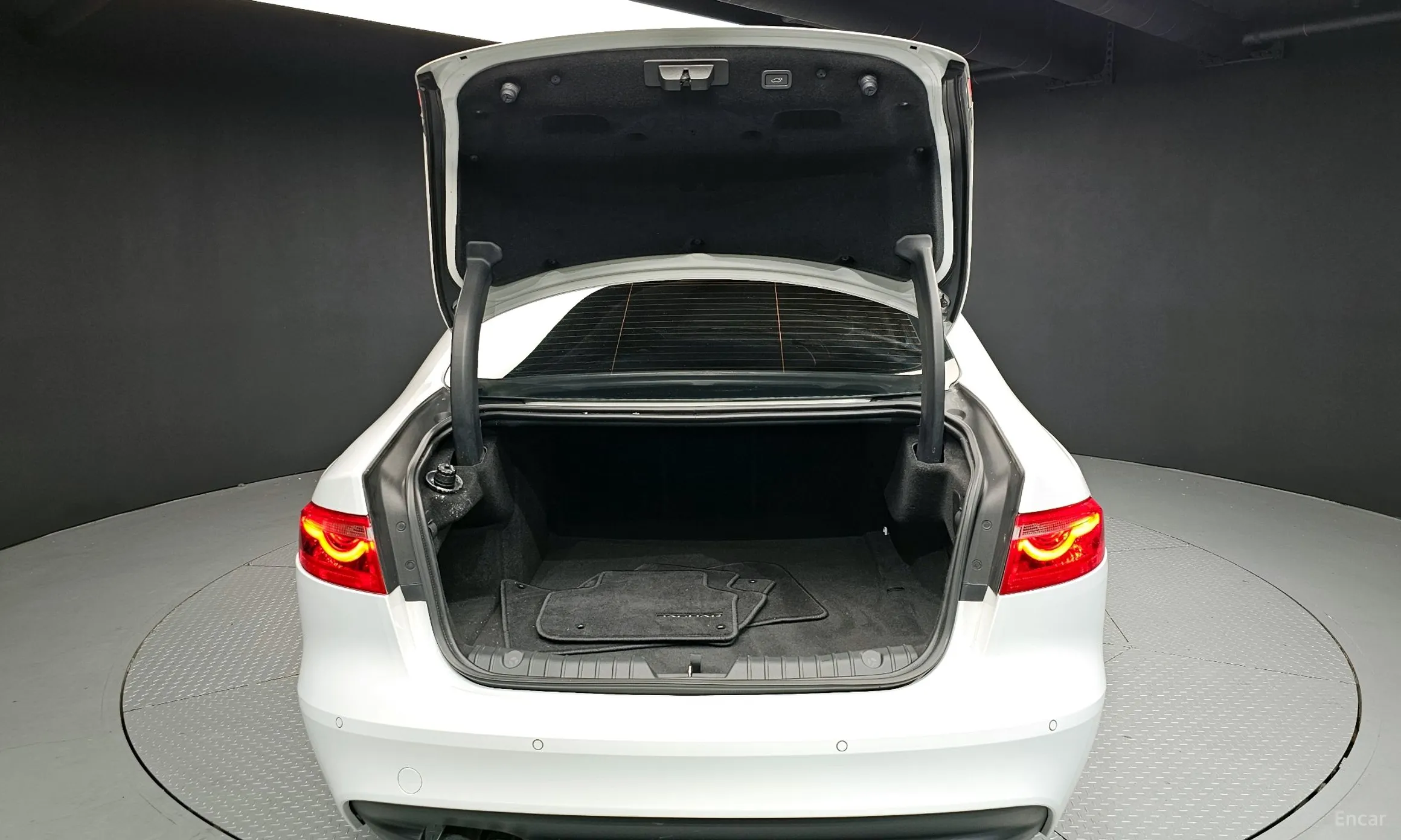 Jaguar XF (x260) превью 20
