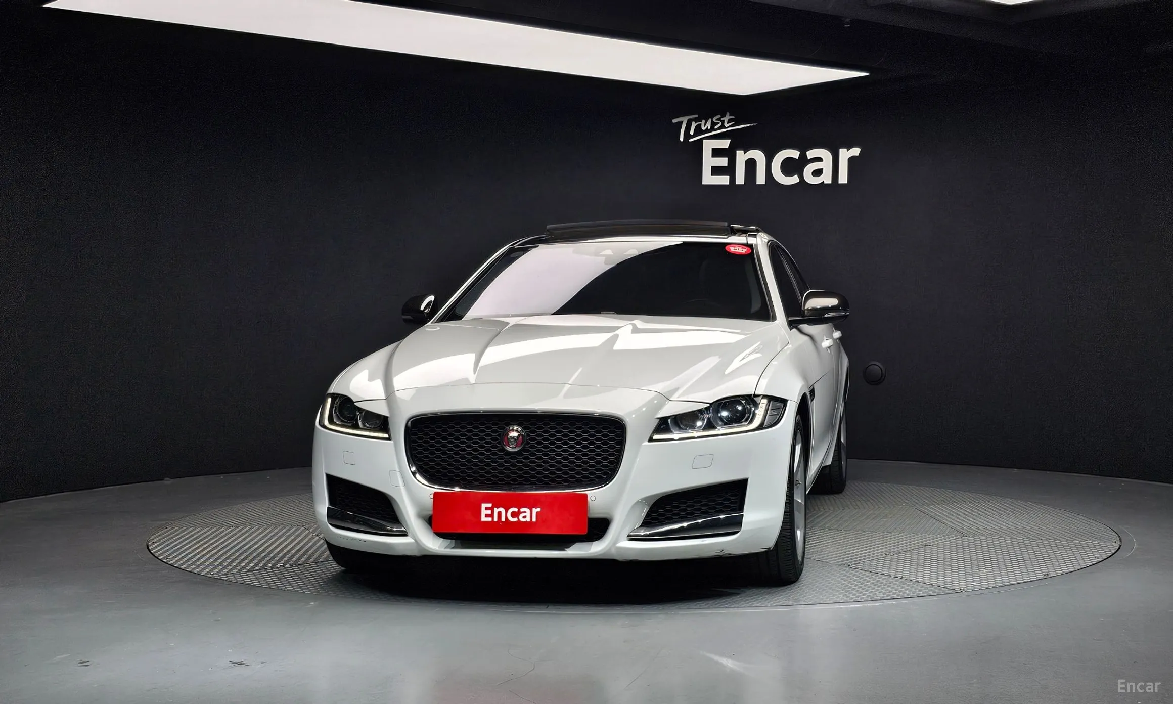 Jaguar XF (x260) превью 3