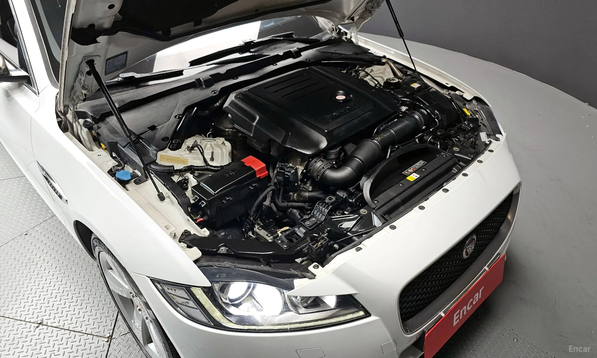 Jaguar XF (x260) превью 6