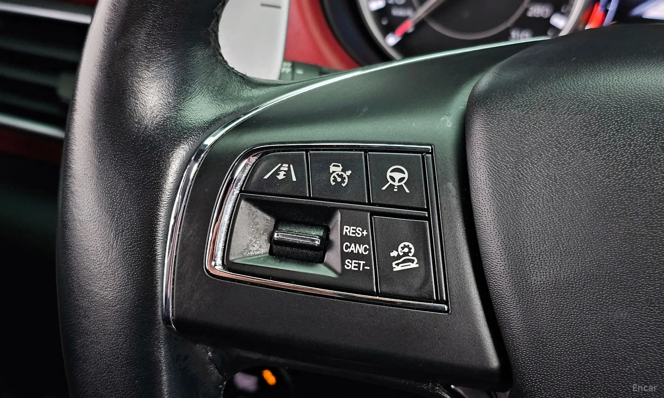 Maserati Levante превью 14