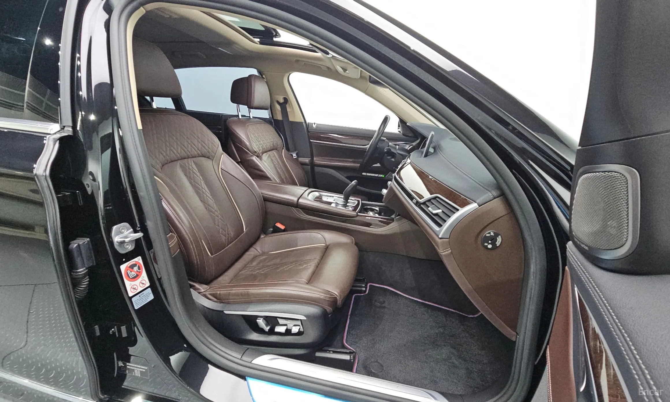 BMW 7 Series (G11) превью 11