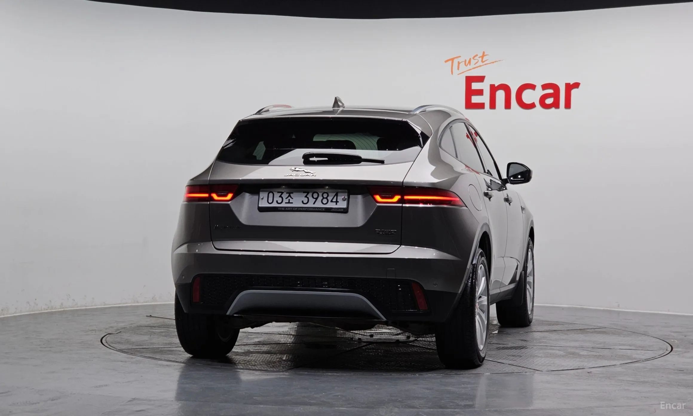 Jaguar E-PACE превью 4