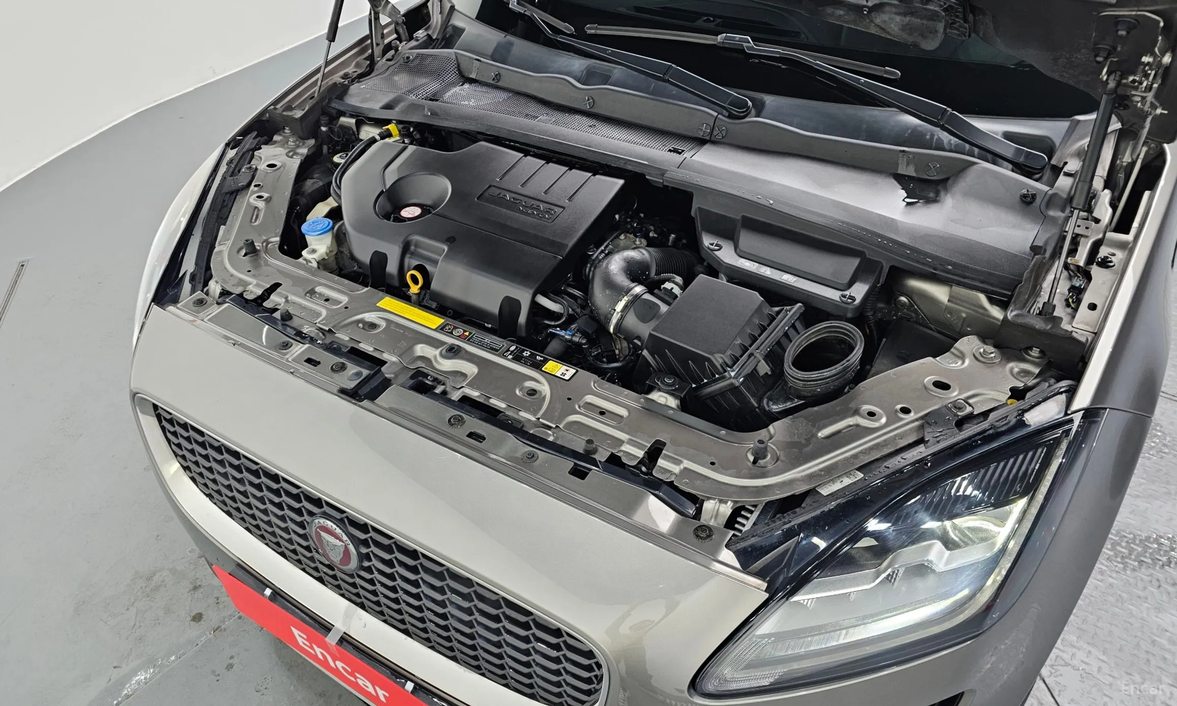 Jaguar E-PACE превью 6