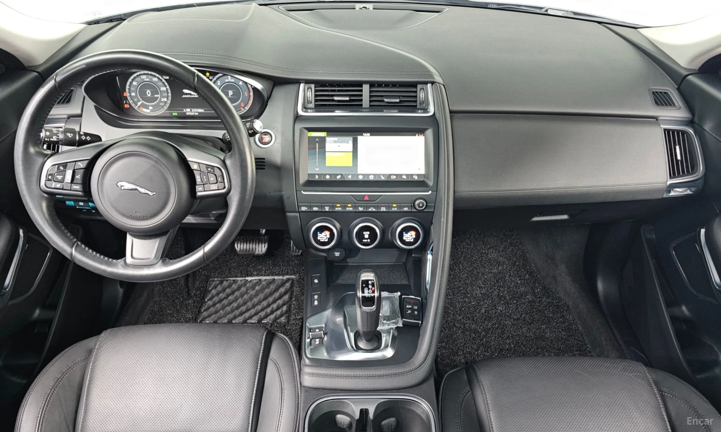 Jaguar E-PACE превью 7