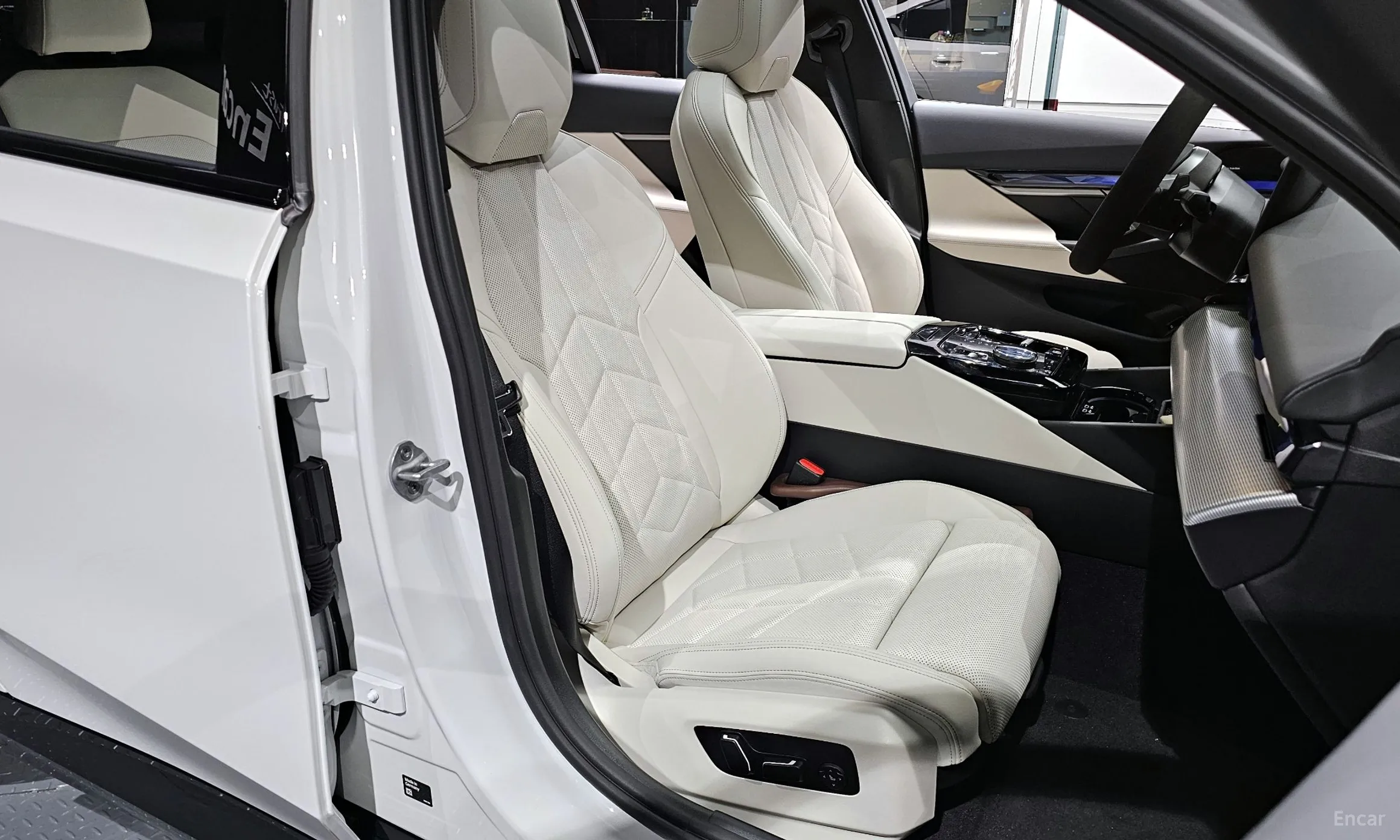 BMW 5 Series (G60) превью 10