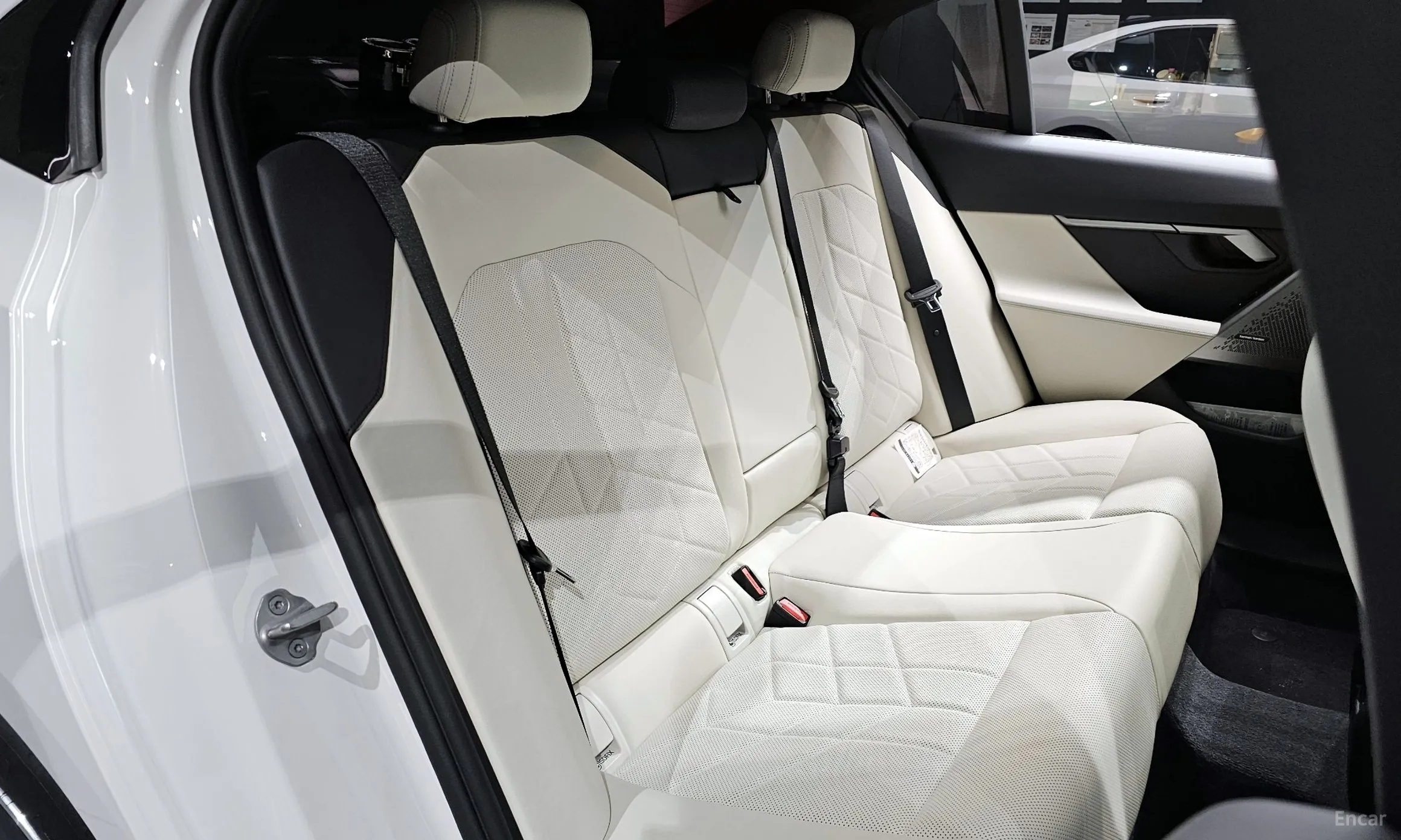BMW 5 Series (G60) превью 12