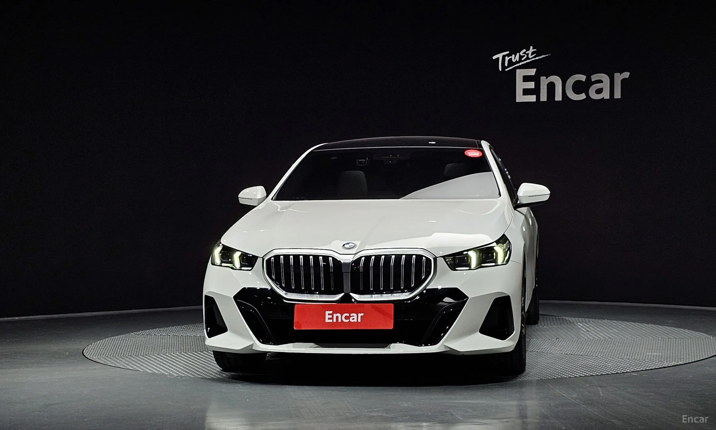 BMW 5 Series (G60) превью 3