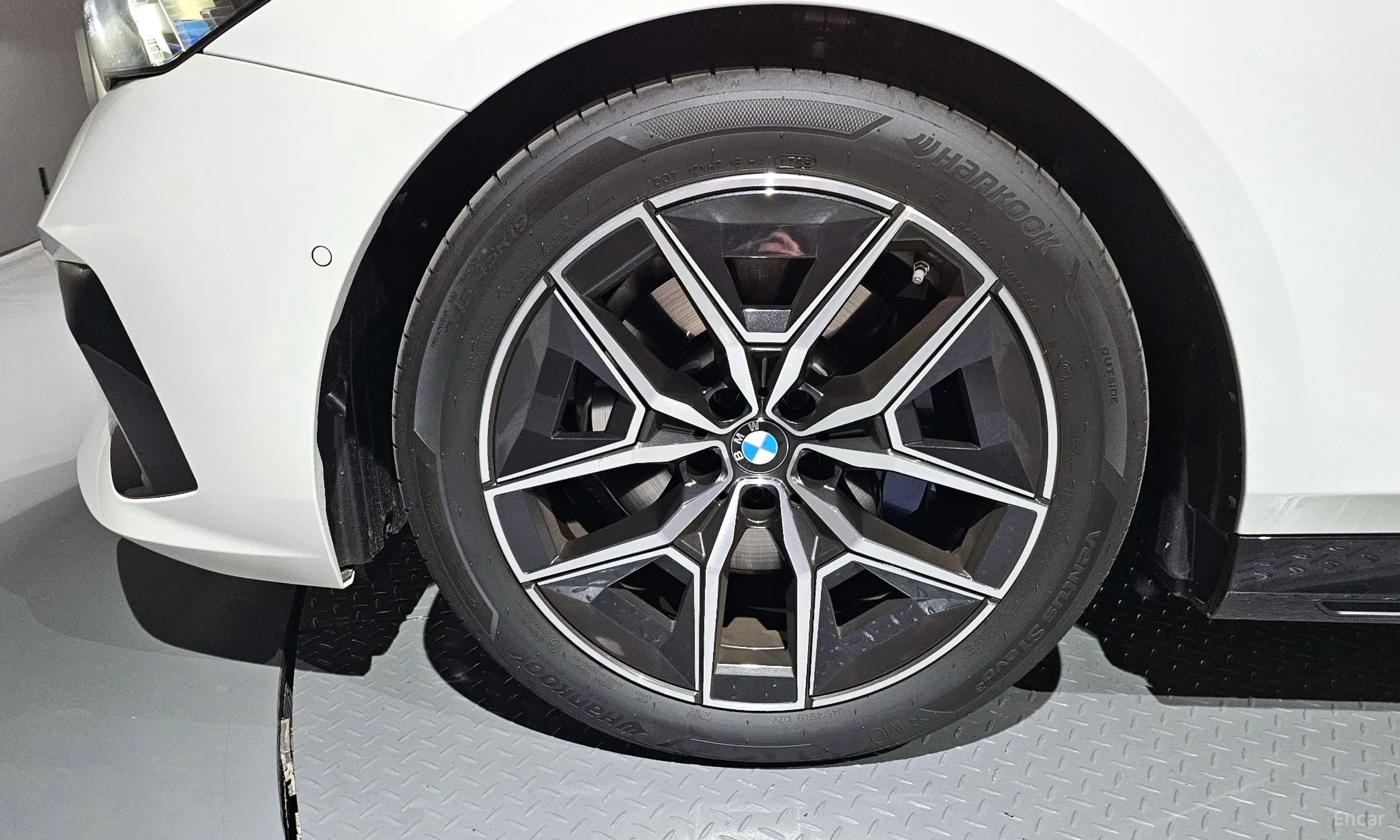 BMW 5 Series (G60) превью 5