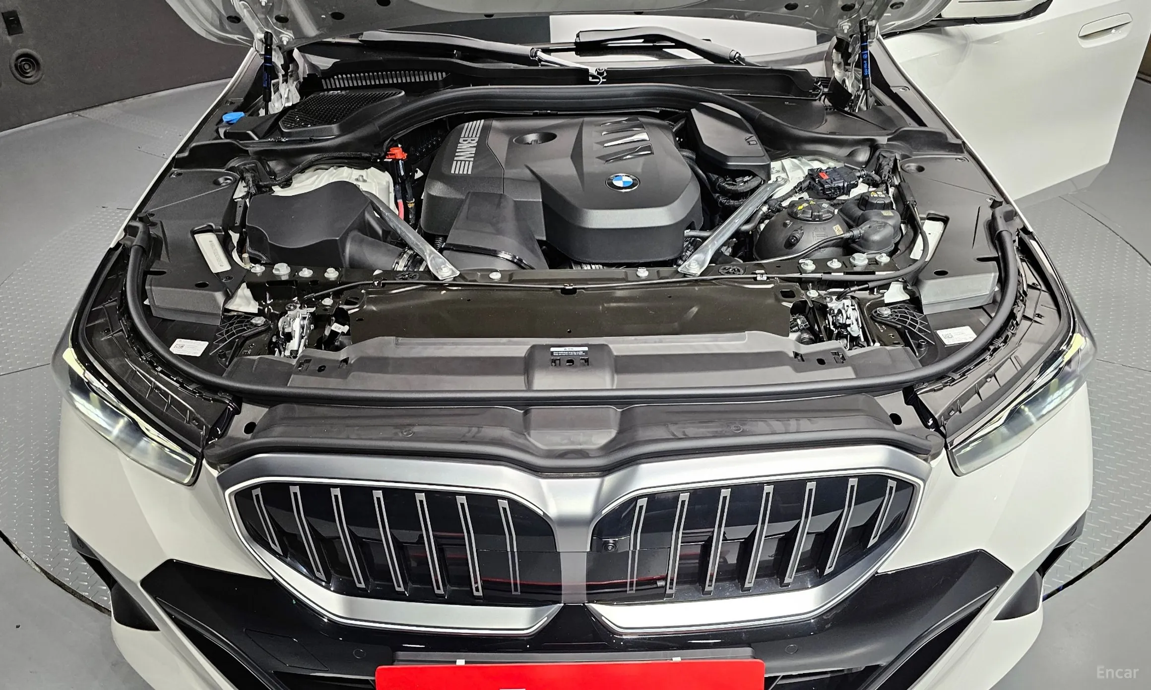 BMW 5 Series (G60) превью 6