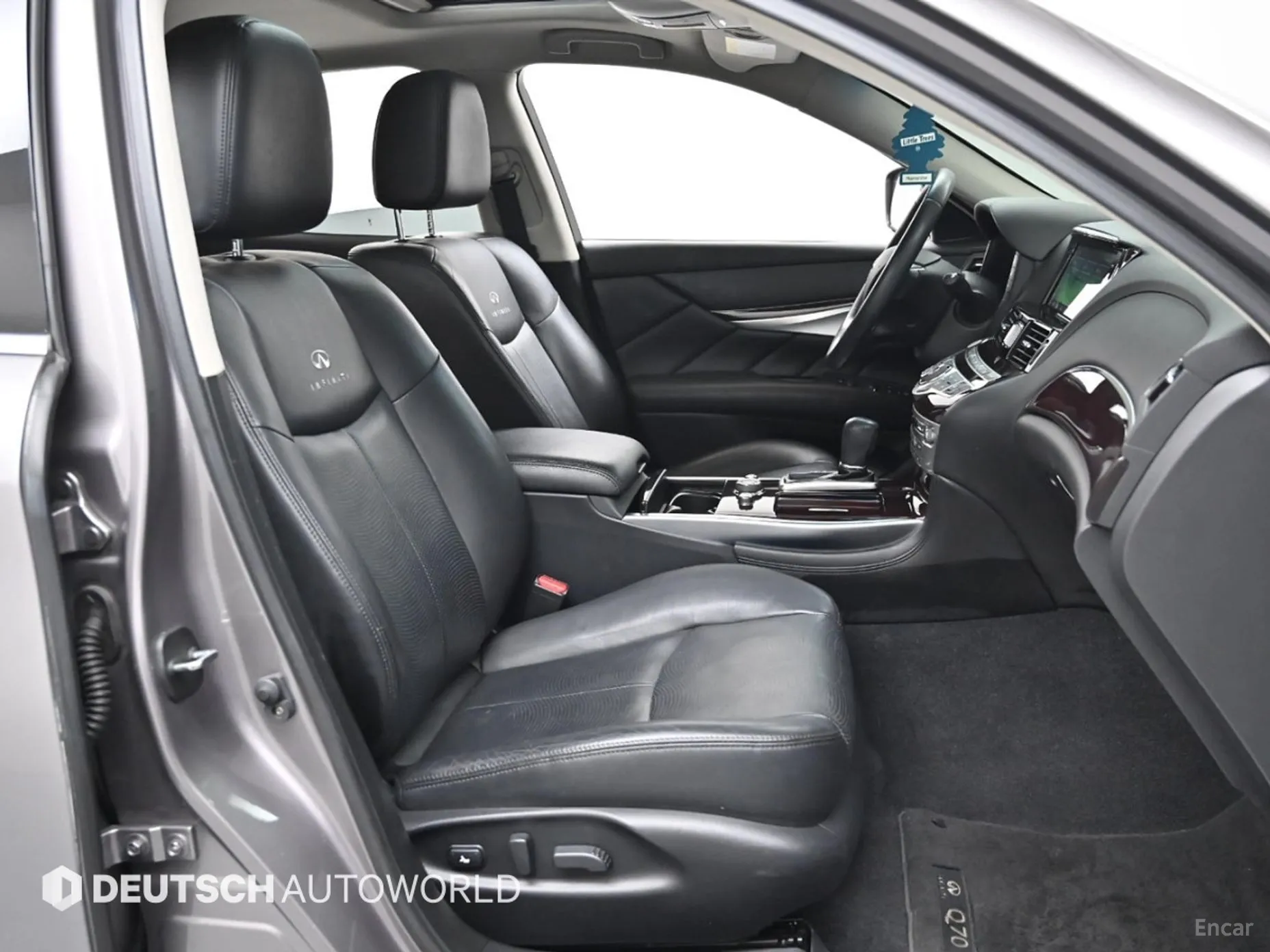 Infiniti Q70 превью 10