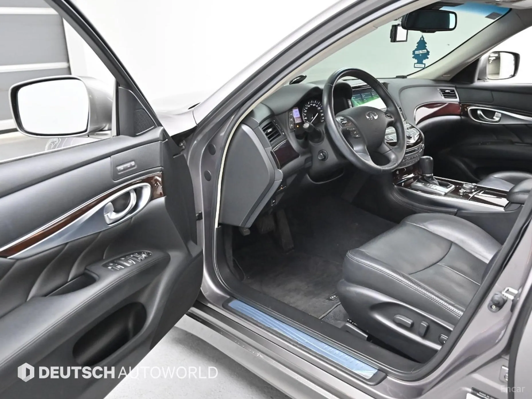 Infiniti Q70 превью 11