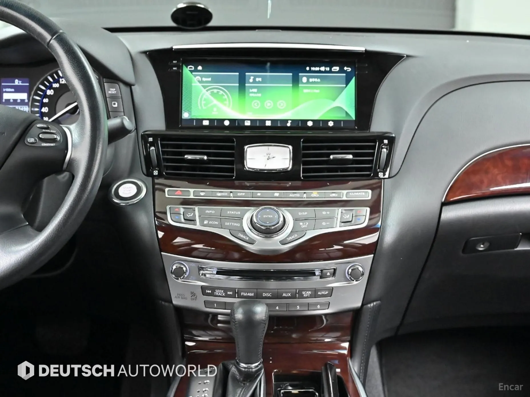 Infiniti Q70 превью 14