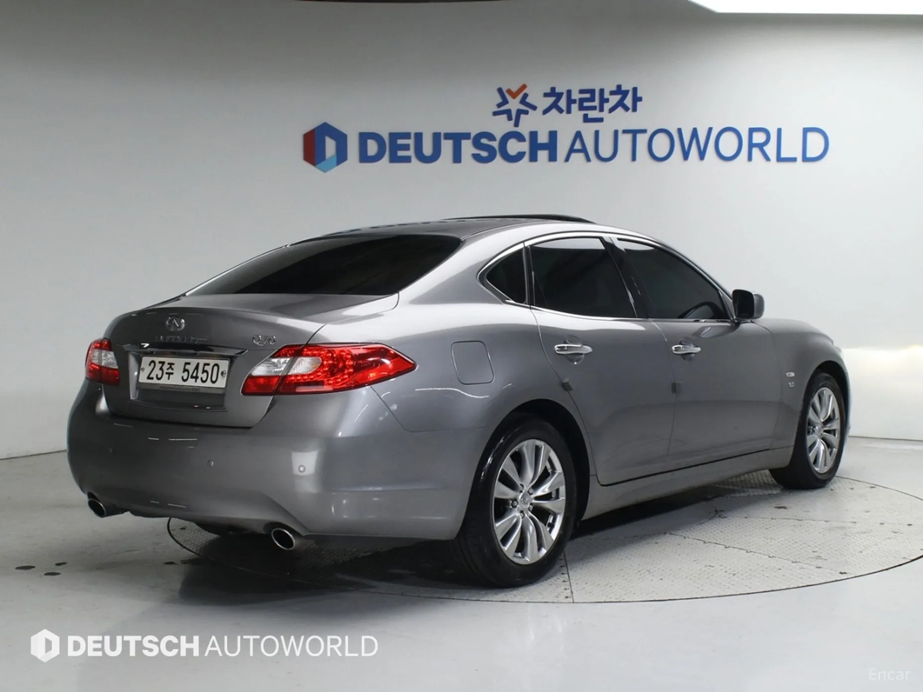 Infiniti Q70