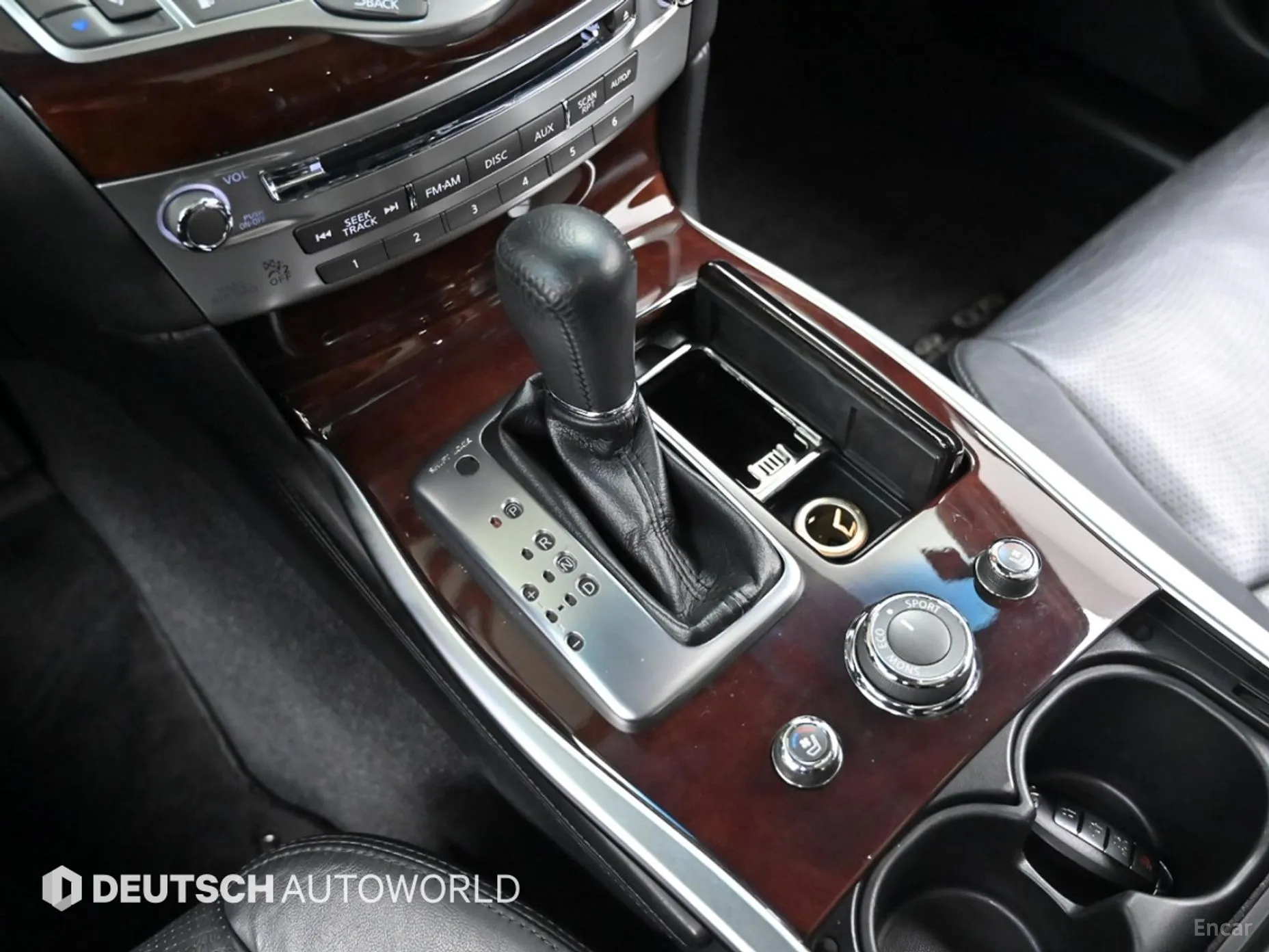 Infiniti Q70 превью 9