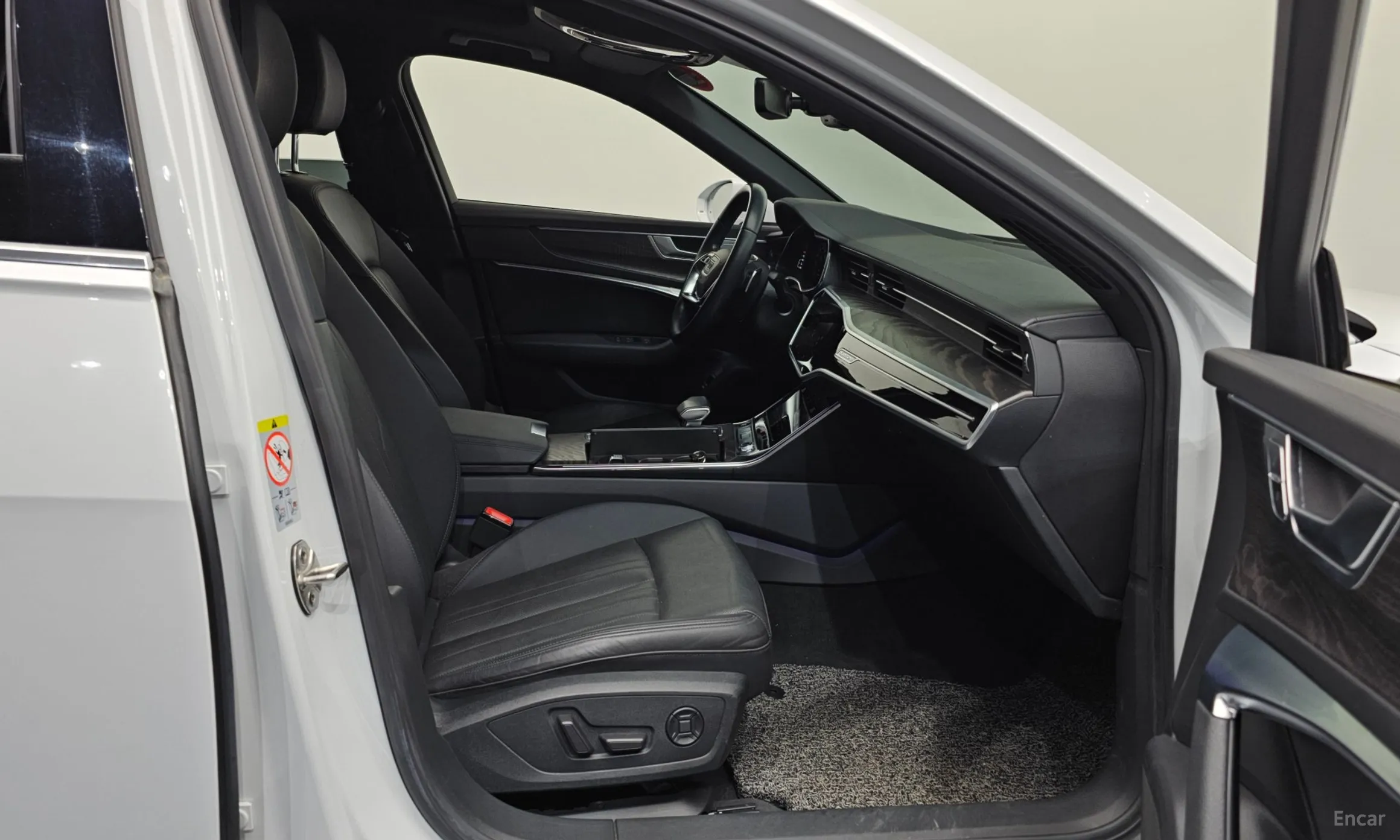 Audi A6 (C8) превью 11