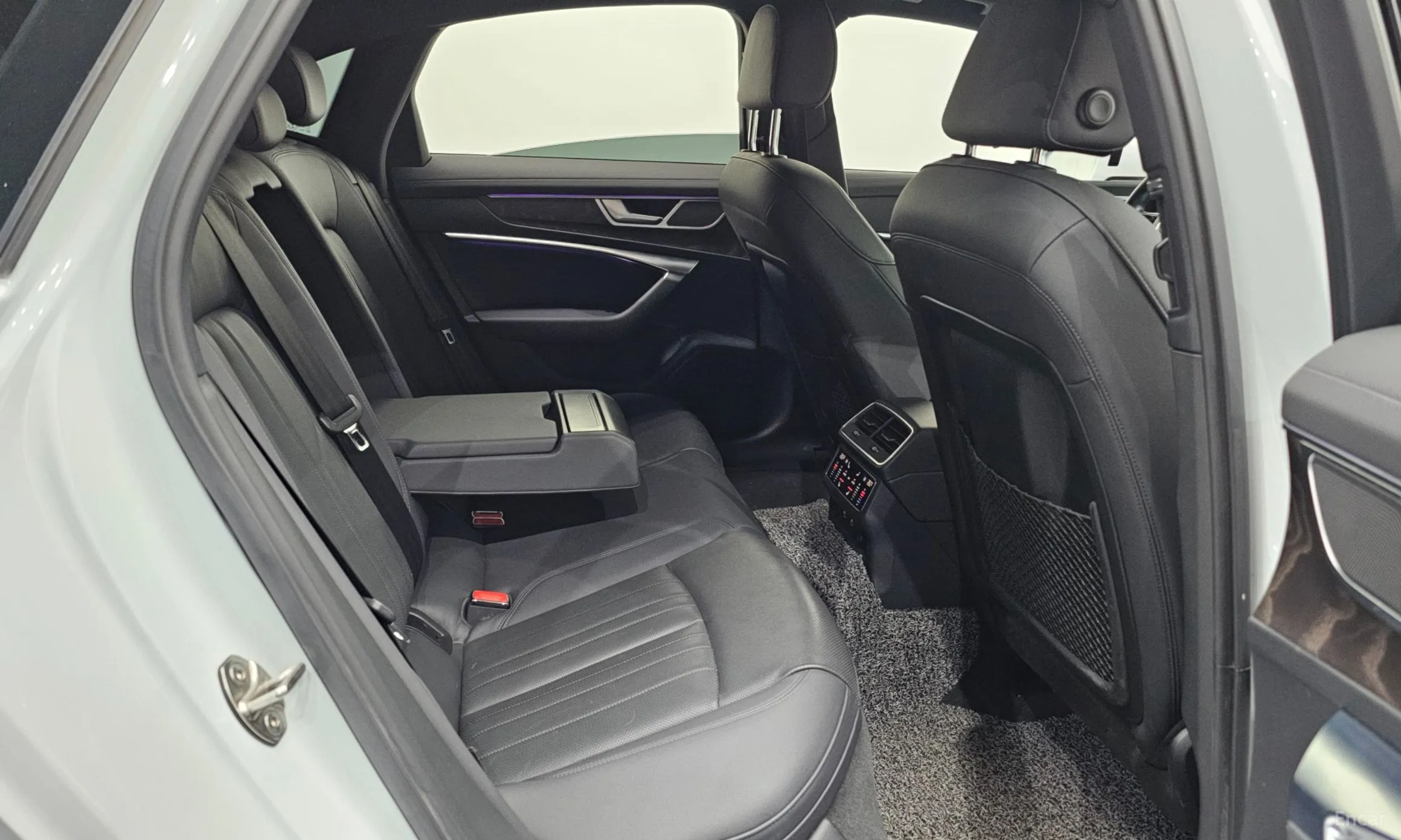 Audi A6 (C8) превью 12