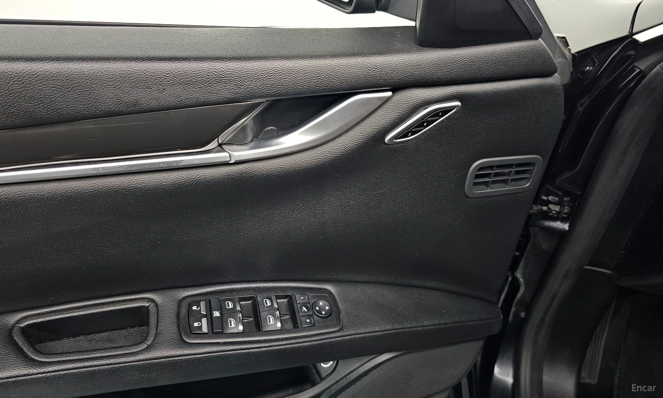 Maserati Ghibli превью 18
